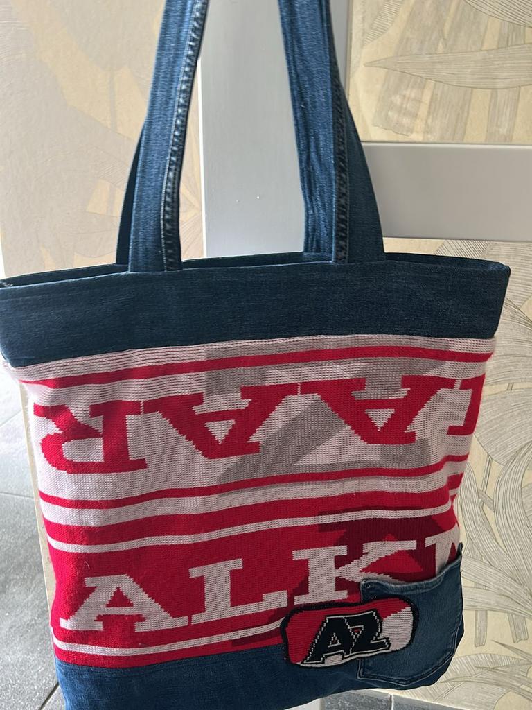 Handgemaakte Shopper Tas - Denim AZ Alkmaar, Ophalen of Verzenden, Zo goed als nieuw, Blauw, 30 cm of meer