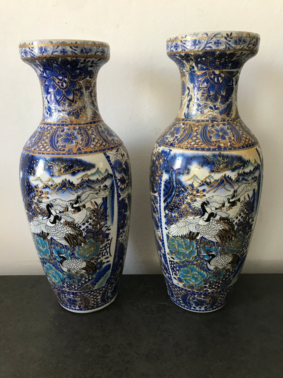 Prachtig paar Japanse vazen met kraanvogels en goudaccenten, Antiek en Kunst, Ophalen
