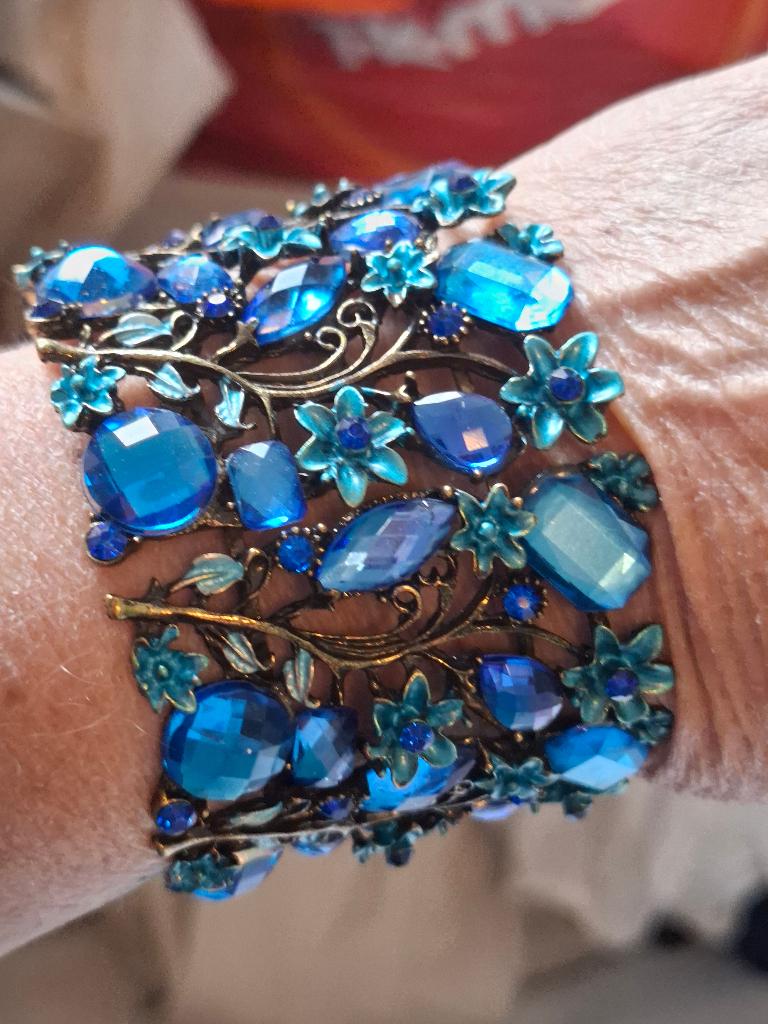 WEG=WEG mooie armband 1,00 euro, Ophalen of Verzenden, Zo goed als nieuw, Overige kleuren, Overige materialen