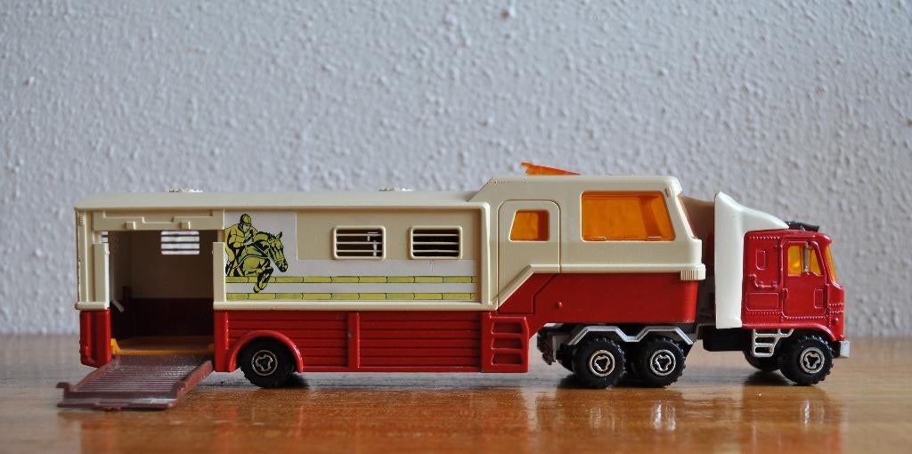 Majorette Super Movers Paardentrailer 26 cm, Hobby en Vrije tijd, Modelauto's | Overige schalen, Ophalen of Verzenden, Gebruikt