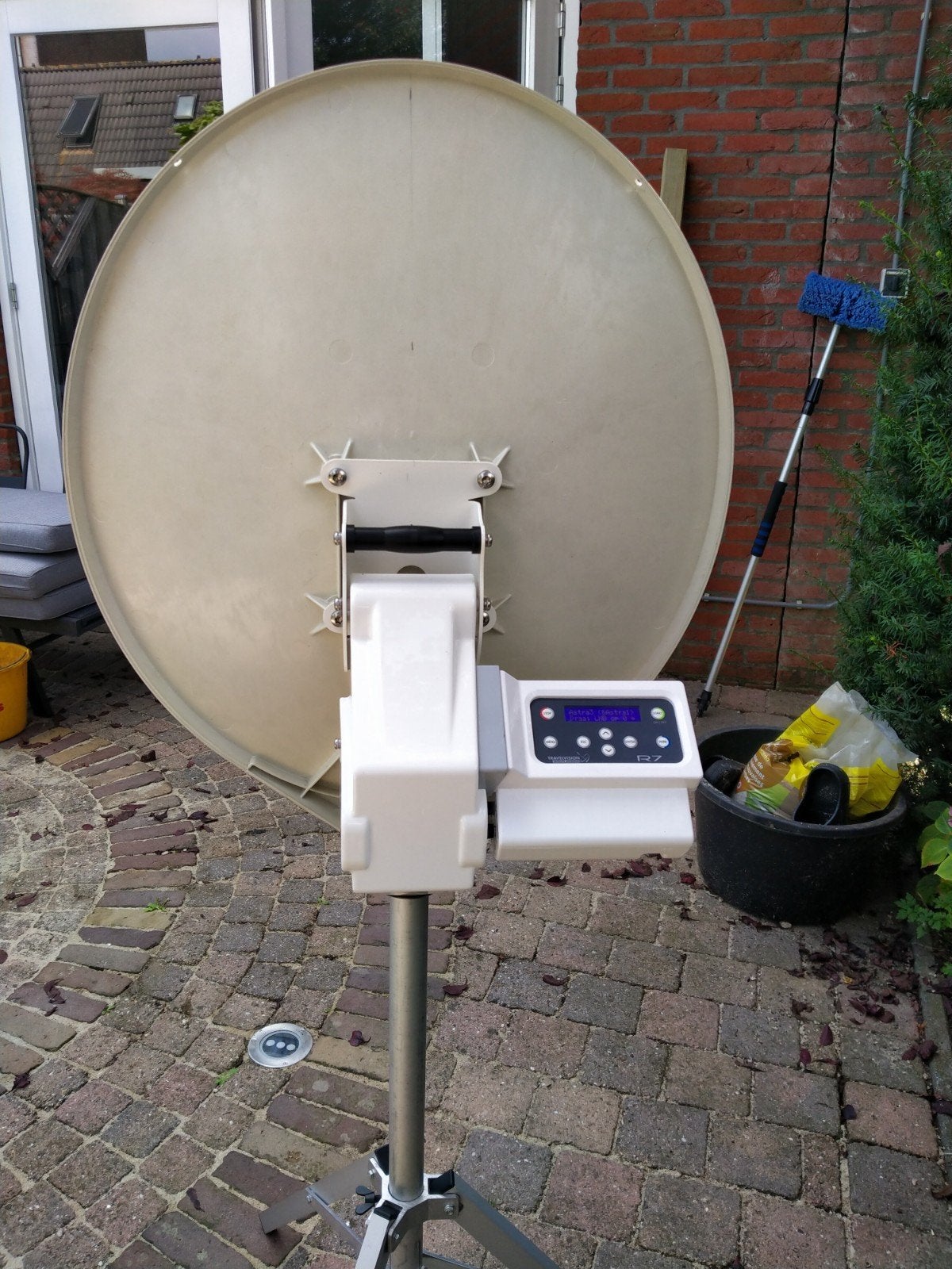 Travel Vision R7 Volautomatische Schotelantenne Camper, Audio, Tv en Foto, Schotelantennes, Ophalen of Verzenden, Zo goed als nieuw