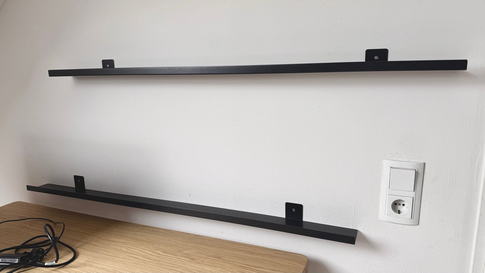 2x Duraline / Karwei stalen wandplank 118cm, Huis en Inrichting, Woonaccessoires | Wandplanken en Boekenplanken, Zo goed als nieuw