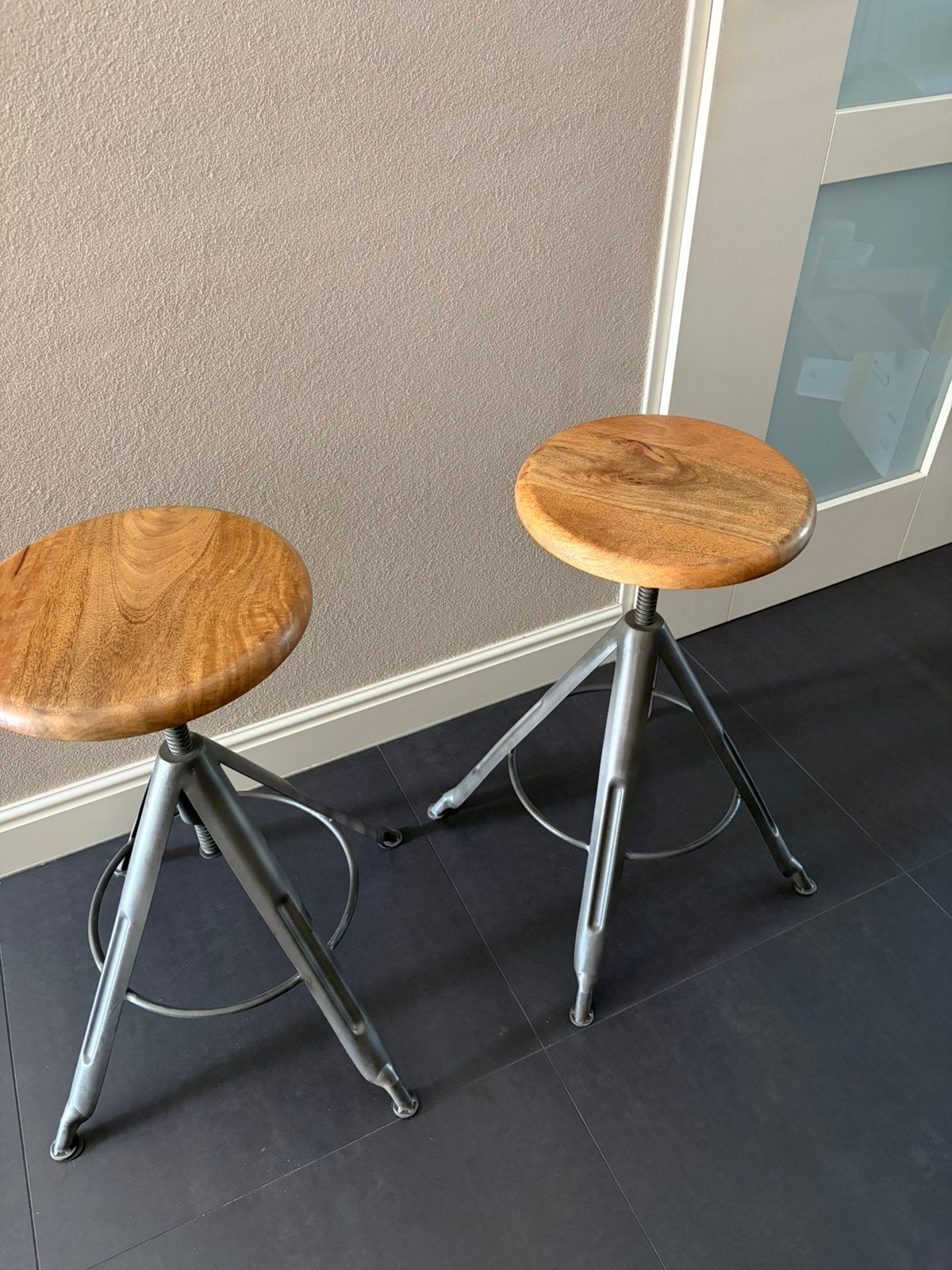 2 verstelbare in hoogte bar krukken, Ophalen, Zo goed als nieuw, Hout