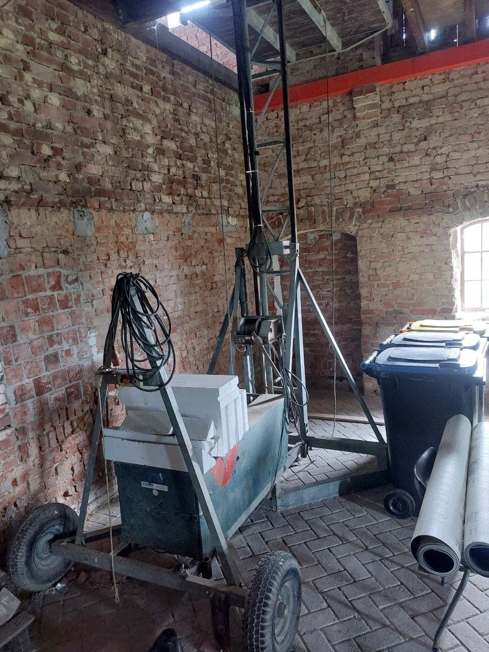 Bouwlift, Ophalen, Zo goed als nieuw, Overige typen, 5 meter of hoger
