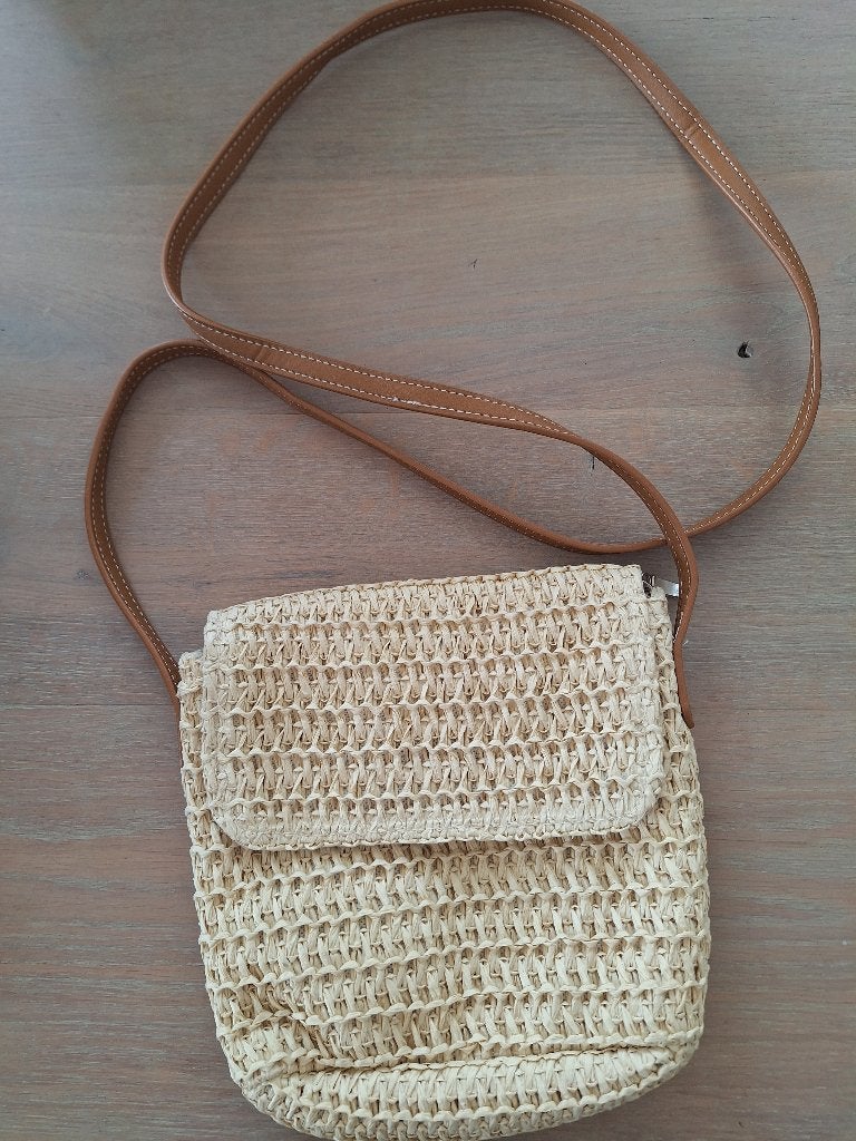 Leuk handtasje gevlochten creme beige kleur, Ophalen of Verzenden, Zo goed als nieuw, Overige kleuren, Handtas