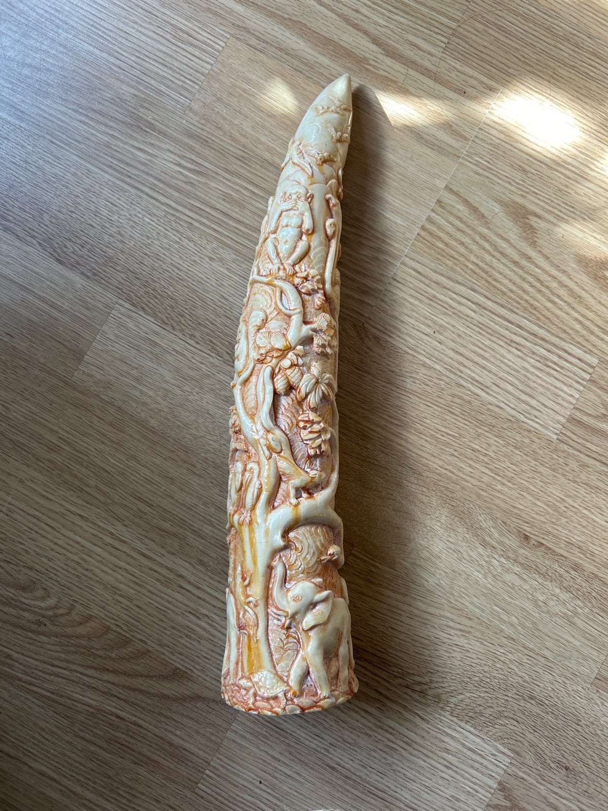 Gedetailleerd gesneden olifantenslagtand sculptuur, Antiek en Kunst, Ophalen of Verzenden, 20 - 50 cm, Beeld, Klassiek
