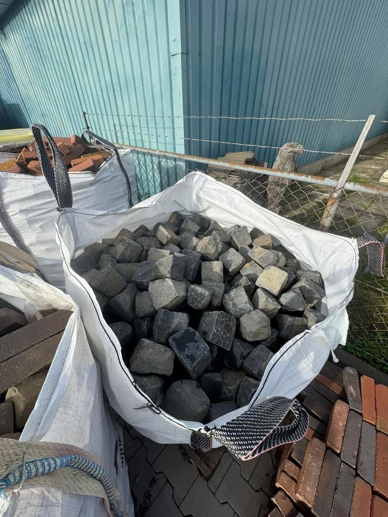 Kasseien basalt, Ophalen, Zo goed als nieuw, Grijs, Basalt