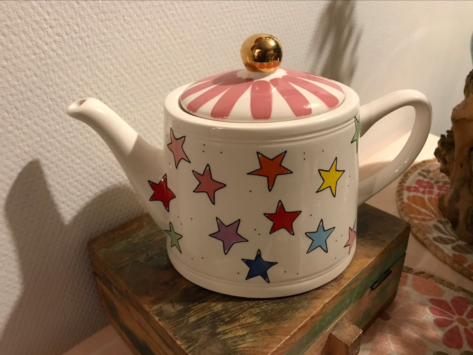 Blond theepot sterren roze “even bijkletsen” zgan, Ophalen, Zo goed als nieuw, Aardewerk, Overige typen