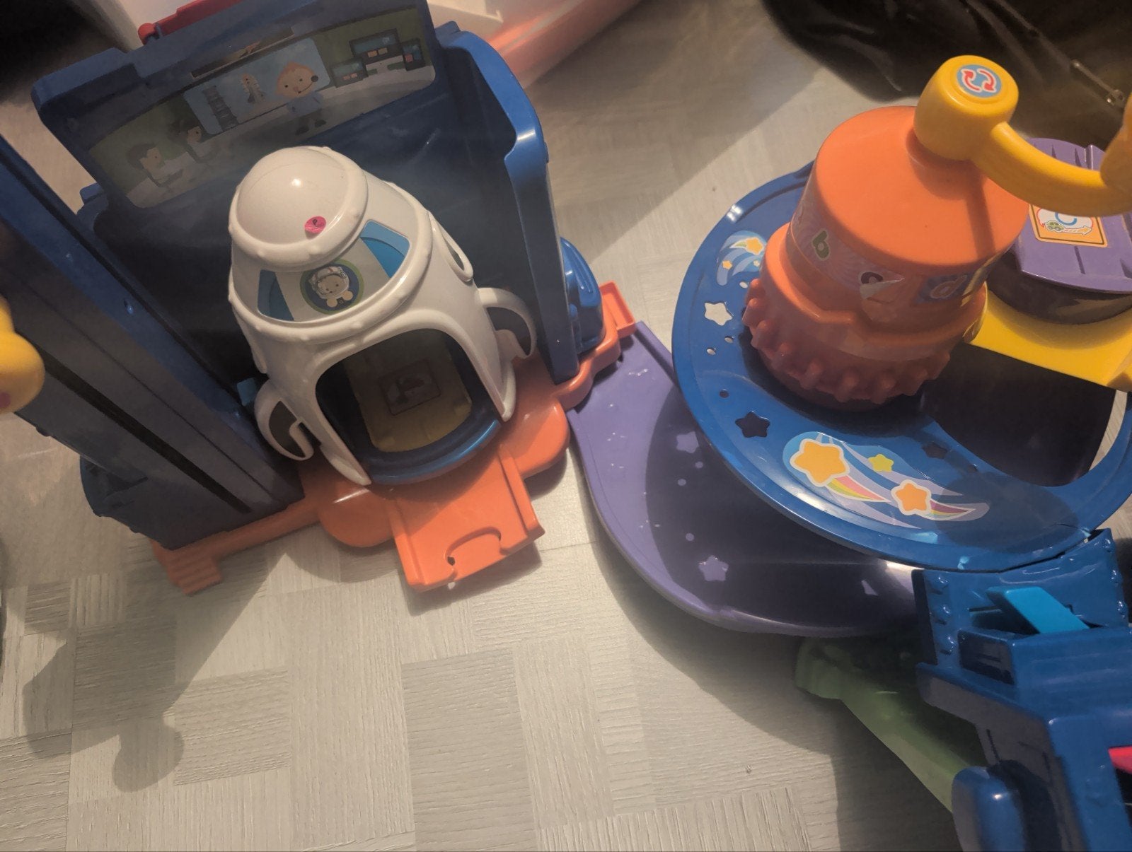 VTech Toet Toet Auto's Ruimtestation met raket, Ophalen