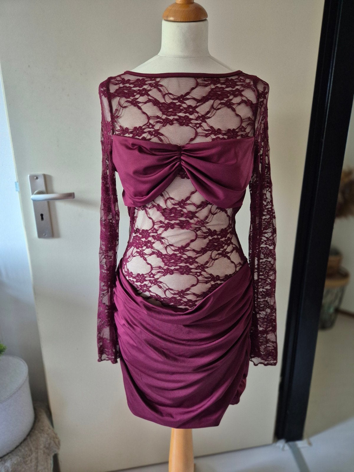 Elegante Bordeauxrode Kanten Jurk met Open Rug – Maat L, Ophalen of Verzenden, Nieuw, Maat 38/40 (M), Rood