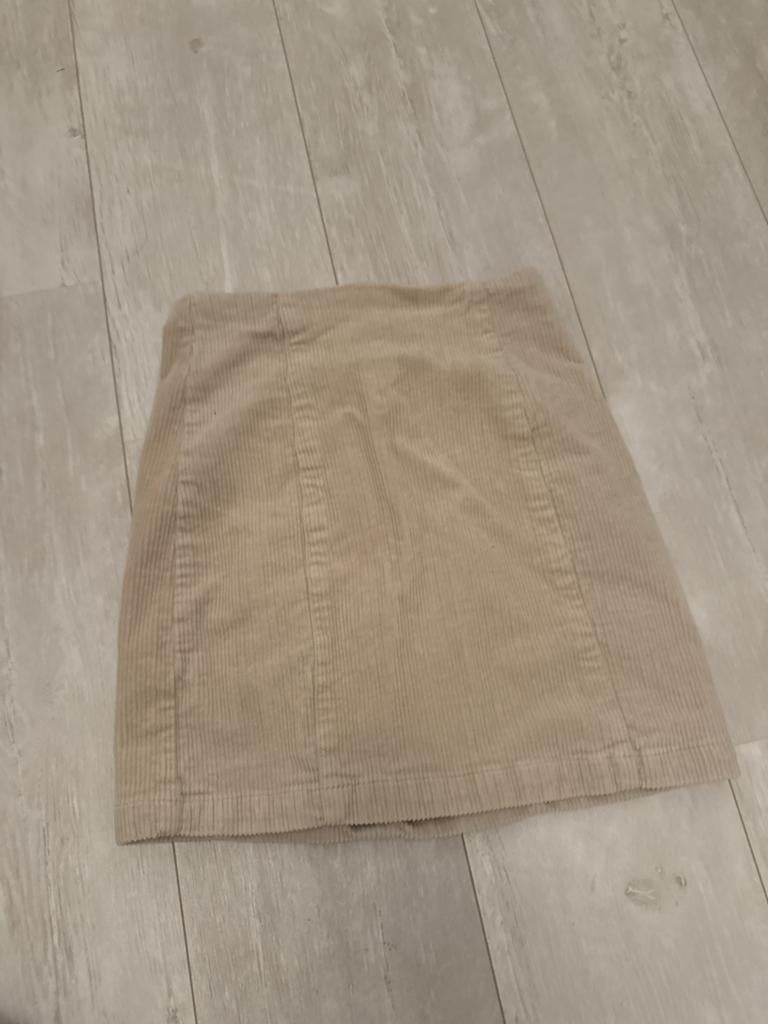 Amisu ribfluwelen rokje maat 34, Kleding | Dames, Rokken, Beige, Ophalen of Verzenden, Zo goed als nieuw, Maat 34 (XS) of kleiner
