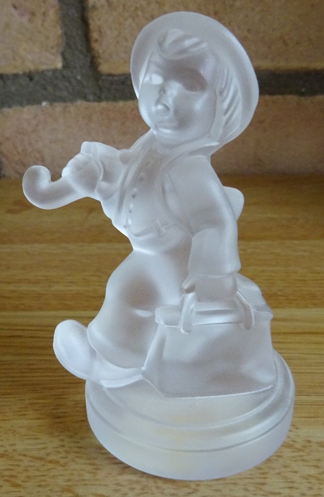 M.I.Hummel beeldje – Crystal Collection – Wanderbub– 165201, Ophalen of Verzenden, Zo goed als nieuw, Hummel