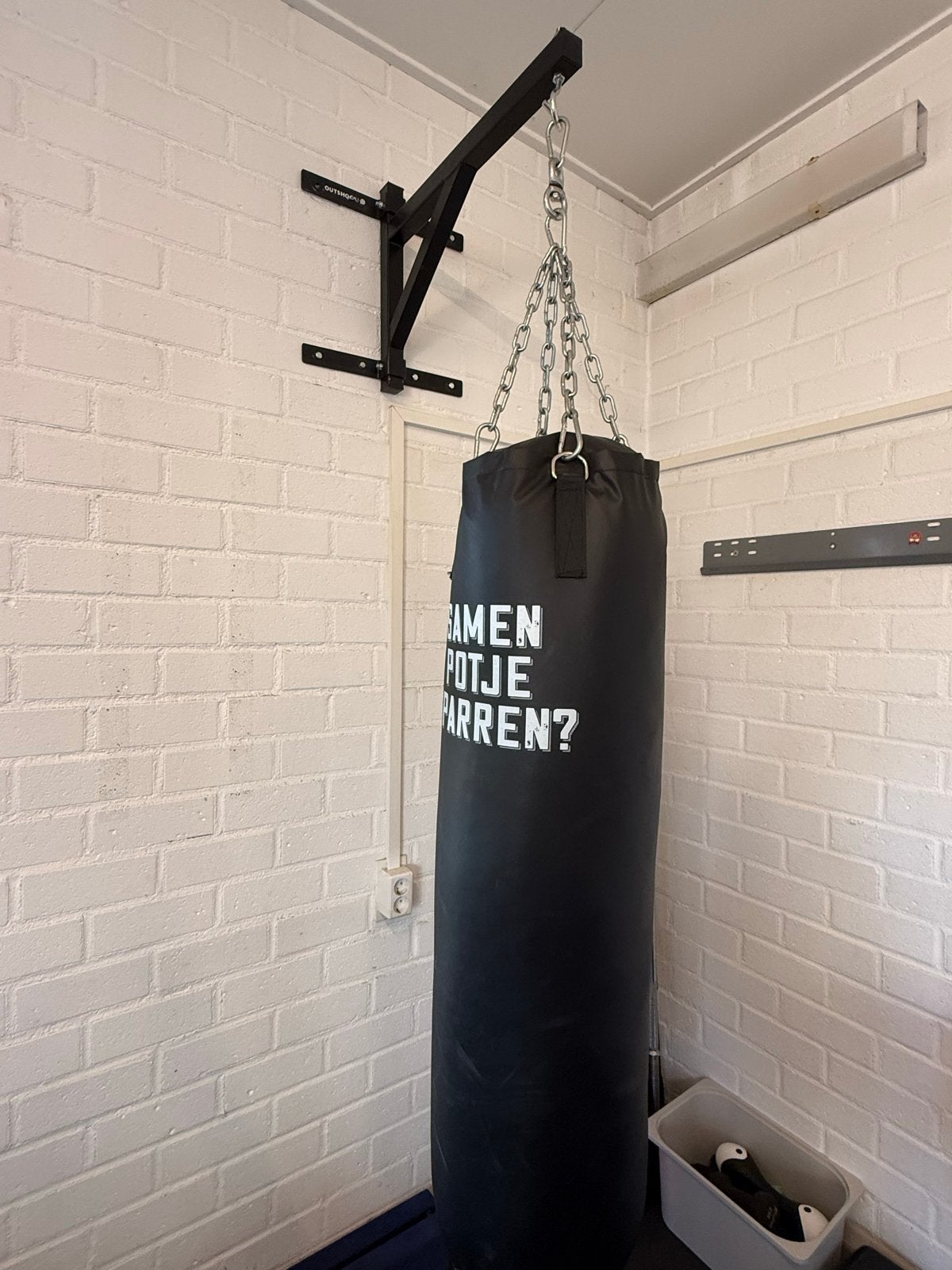 Bokszak met ophangsysteem en boksaccessoires, Sport en Fitness, Ophalen, Gebruikt, Bokszak