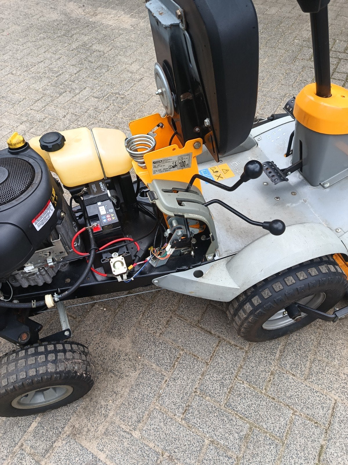 Stiga Villa Ready zitmaaier - Goede staat, onderhoud gehad, Ophalen, Gebruikt, Benzine-grasmaaier, Stiga
