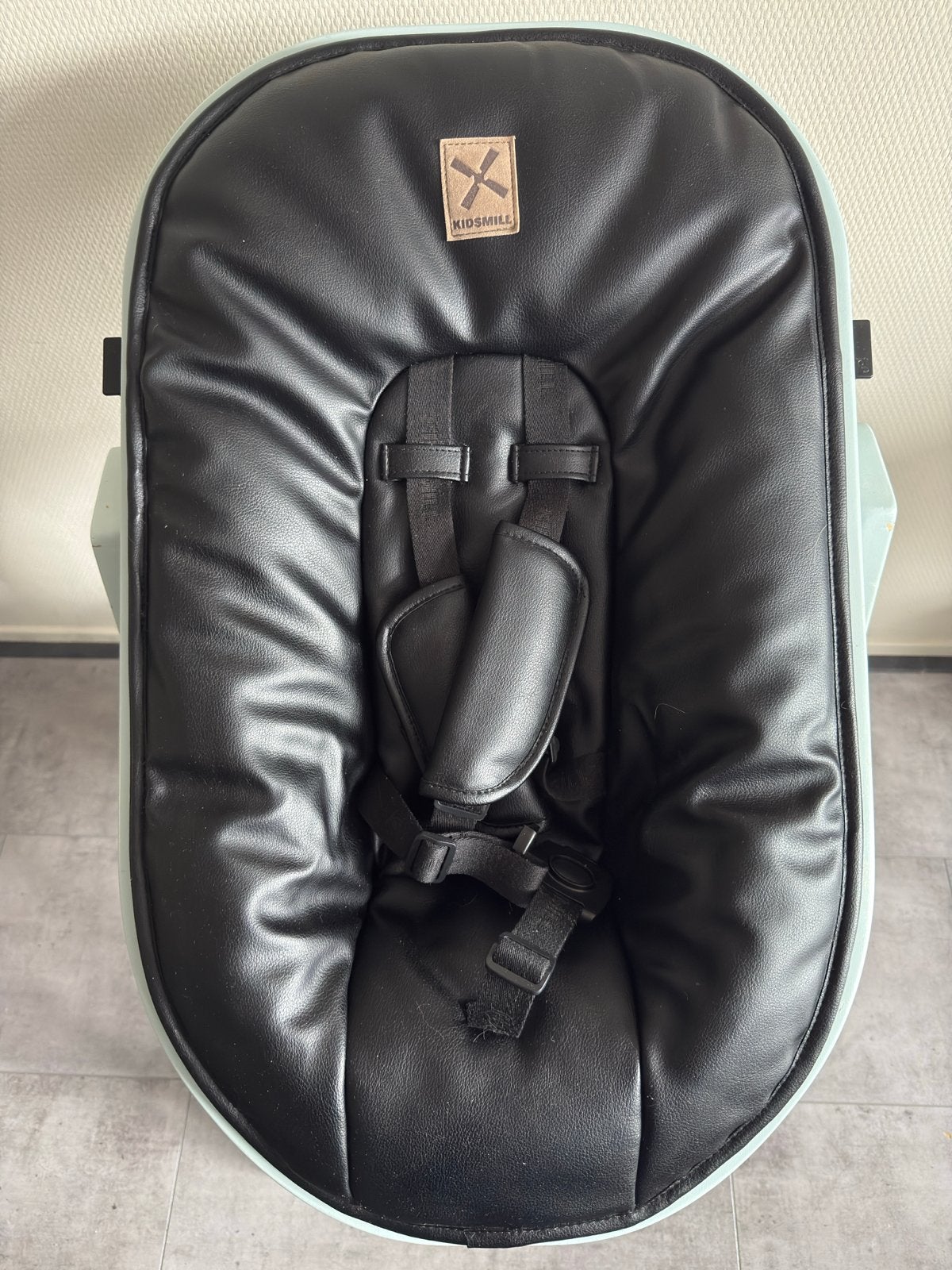 Kidsmill stoel met nieuwe zwarte bekleding, Ophalen, Zo goed als nieuw, Meegroeistoel, Stoelverkleiner