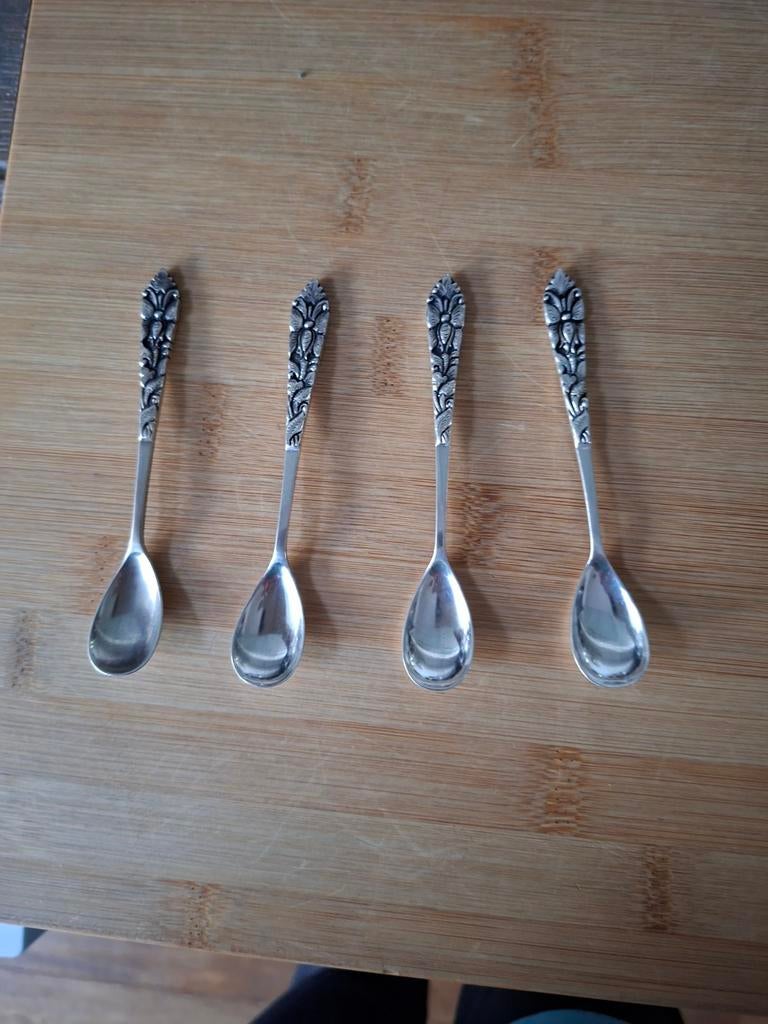 Set van 4 zilveren. lepeltjes met versiering, Ophalen of Verzenden
