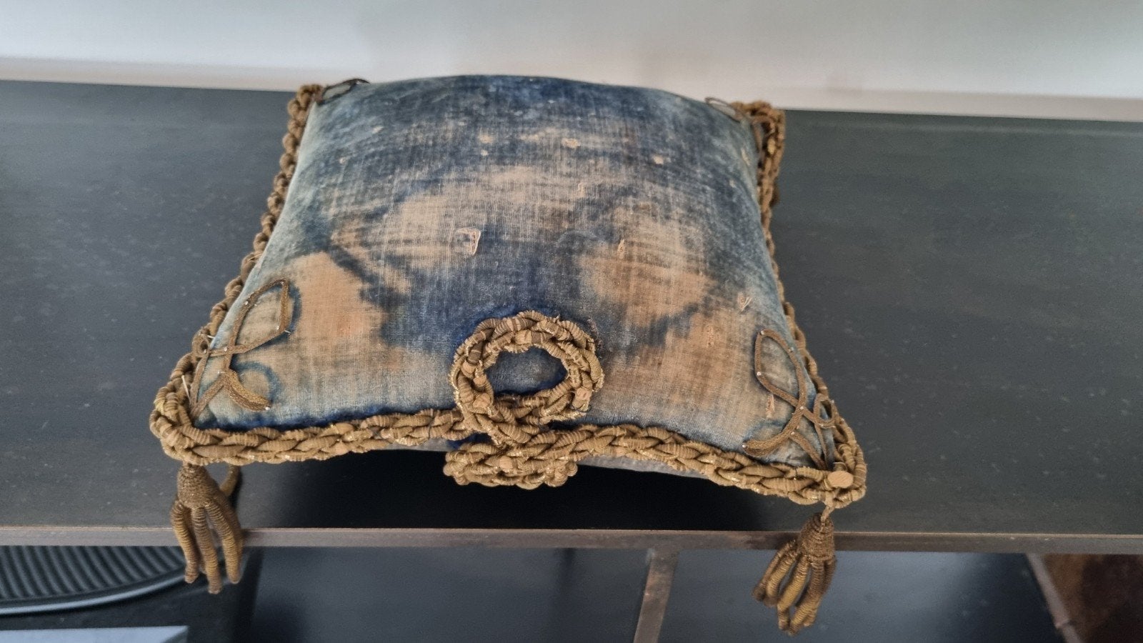 Antiek Bruidskussen met Borduursel en Kwastjes, Antiek en Kunst, Ophalen of Verzenden
