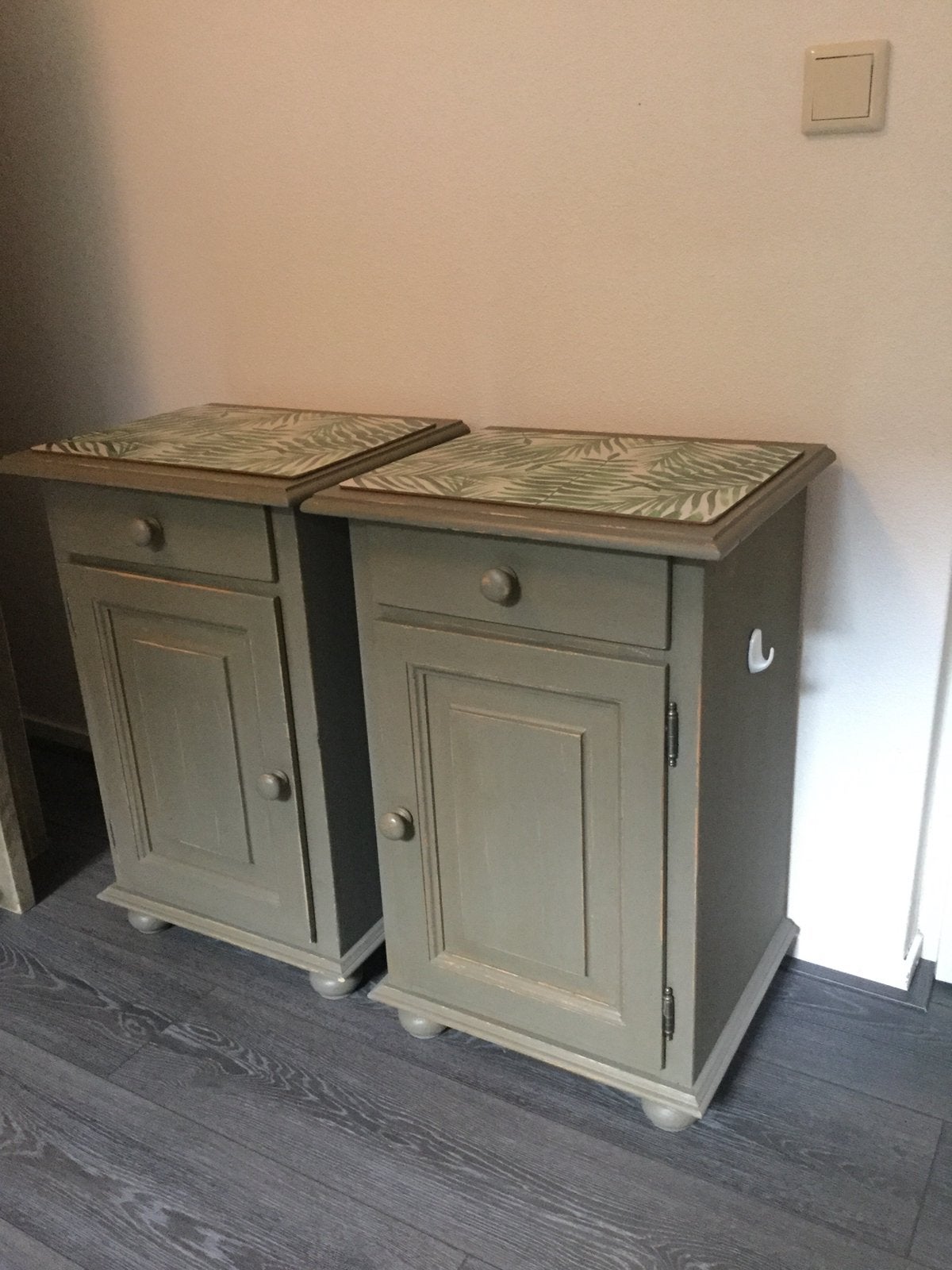 2 brocante legergroene kastjes zwart Queen Ann dressoir, Huis en Inrichting, Kasten | Dressoirs, Ophalen, Zo goed als nieuw, 25 tot 50 cm