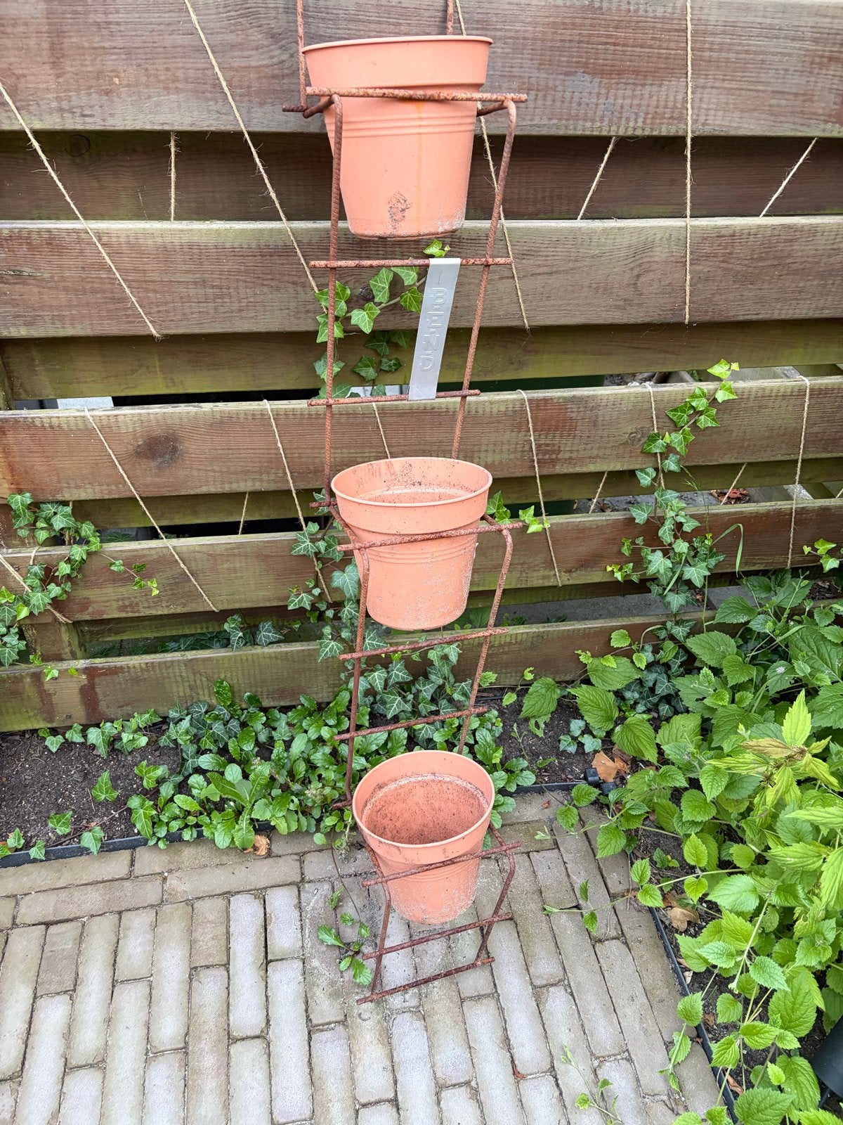 Metalen plantenrek met 3 terracotta potten, Tuin en Terras, Bloempotten, Ophalen, Gebruikt, Binnen, Minder dan 25 cm