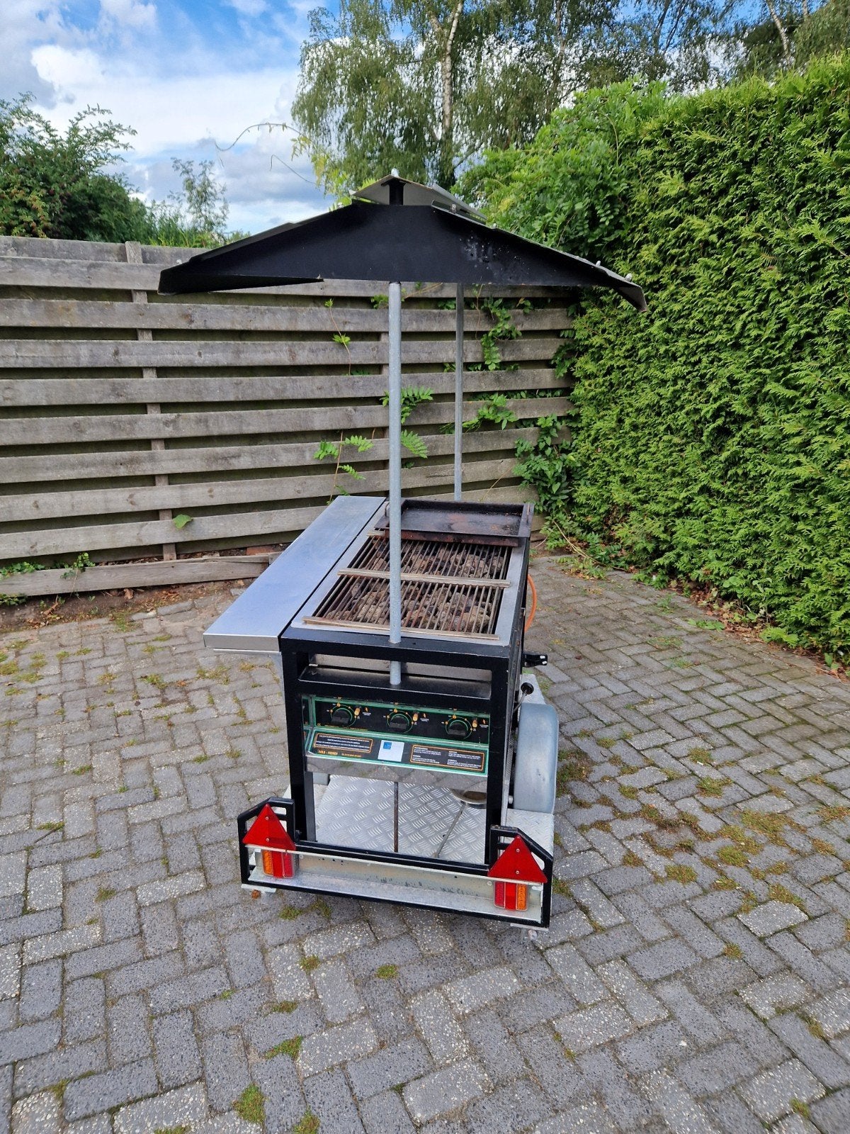 Foto 4 van Ivas Hendi BBQ aanhanger - Complete mobiele grilloplossing