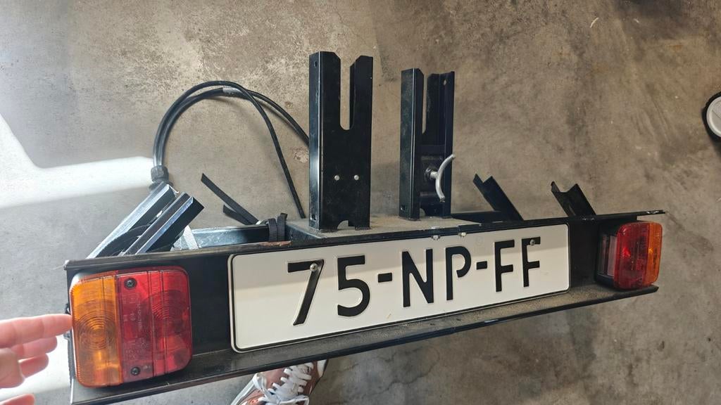 Fietsendrager met verlichting en kentekenplaathouder, Ophalen of Verzenden, Gebruikt