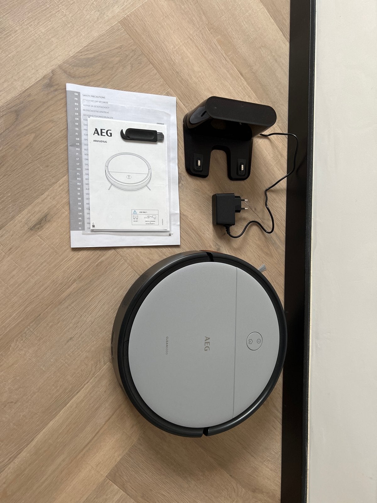 AEG RX8 Robotstofzuiger - Zo goed als nieuw, Witgoed en Apparatuur, Stofzuigers, Zo goed als nieuw, Robotstofzuiger, Reservoir