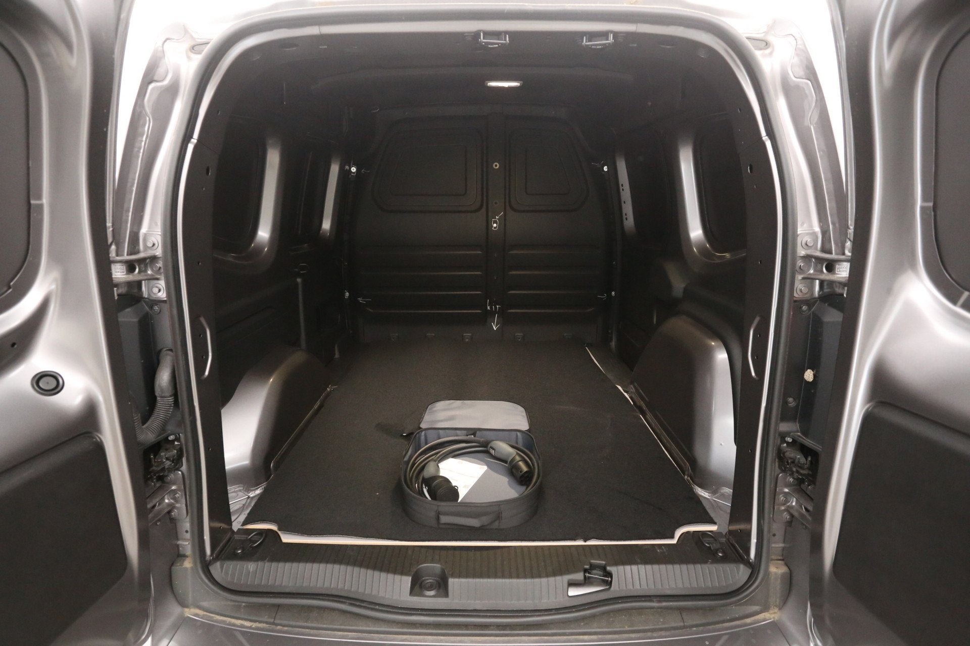 Renault Kangoo Mercedes-Benz eCitan 112 45 kWh 122pk | Snell, Auto's, 45 kWh, Stof, 1595 kg, Renault