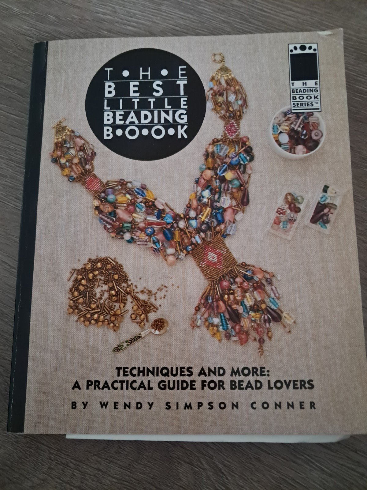 K4 The Best Little Beading Book - Wendy Simpson Conner, Boeken, Hobby en Vrije tijd, Ophalen of Verzenden, Zo goed als nieuw, Sieraden maken