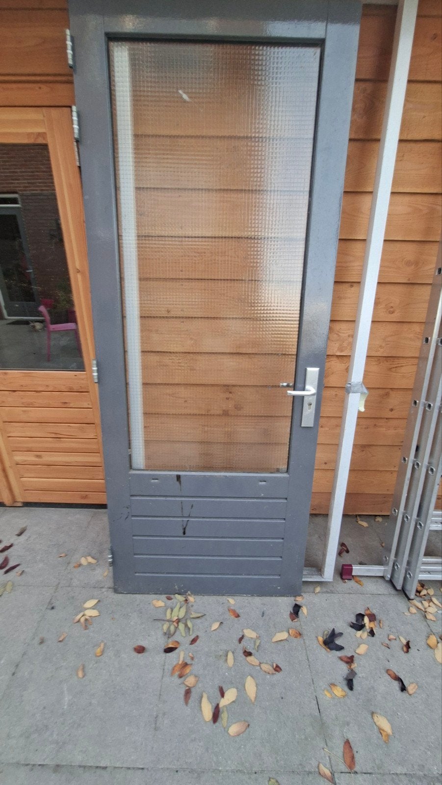 Grijze buitendeur met glas en handvat, Ophalen, Gebruikt, 80 tot 100 cm, 215 cm of meer
