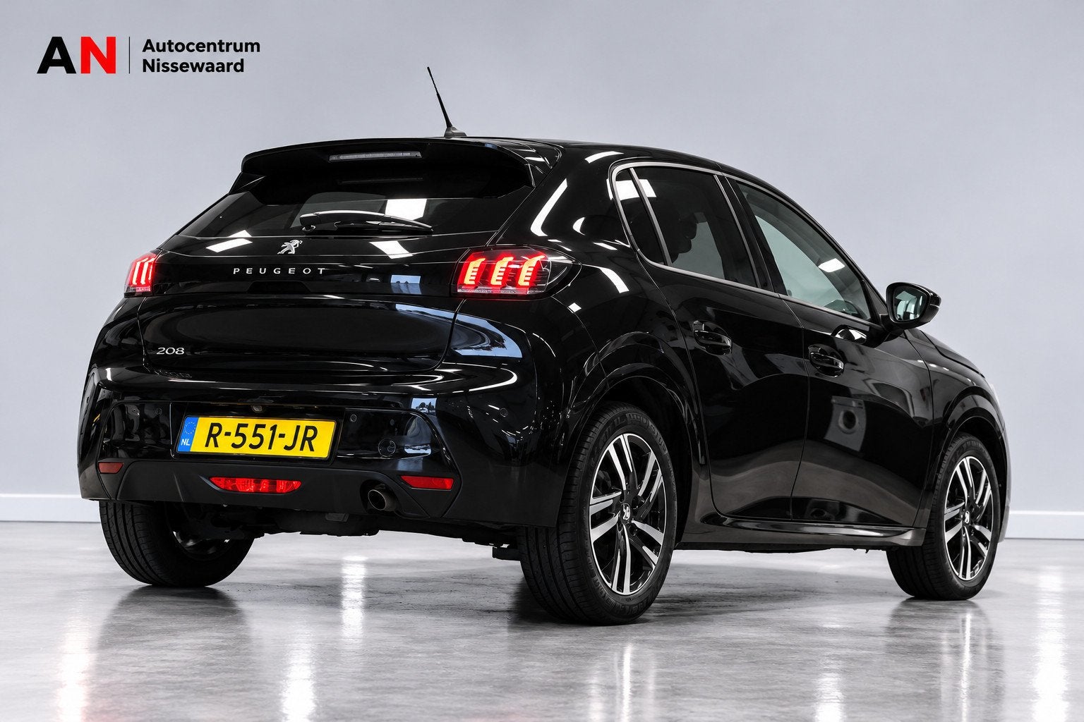 Peugeot 208 1.2 PureTech Allure Pack|3D dash|Camera|Carplay, Gebruikt, Origineel Nederlands, Handgeschakeld, 3 cilinders