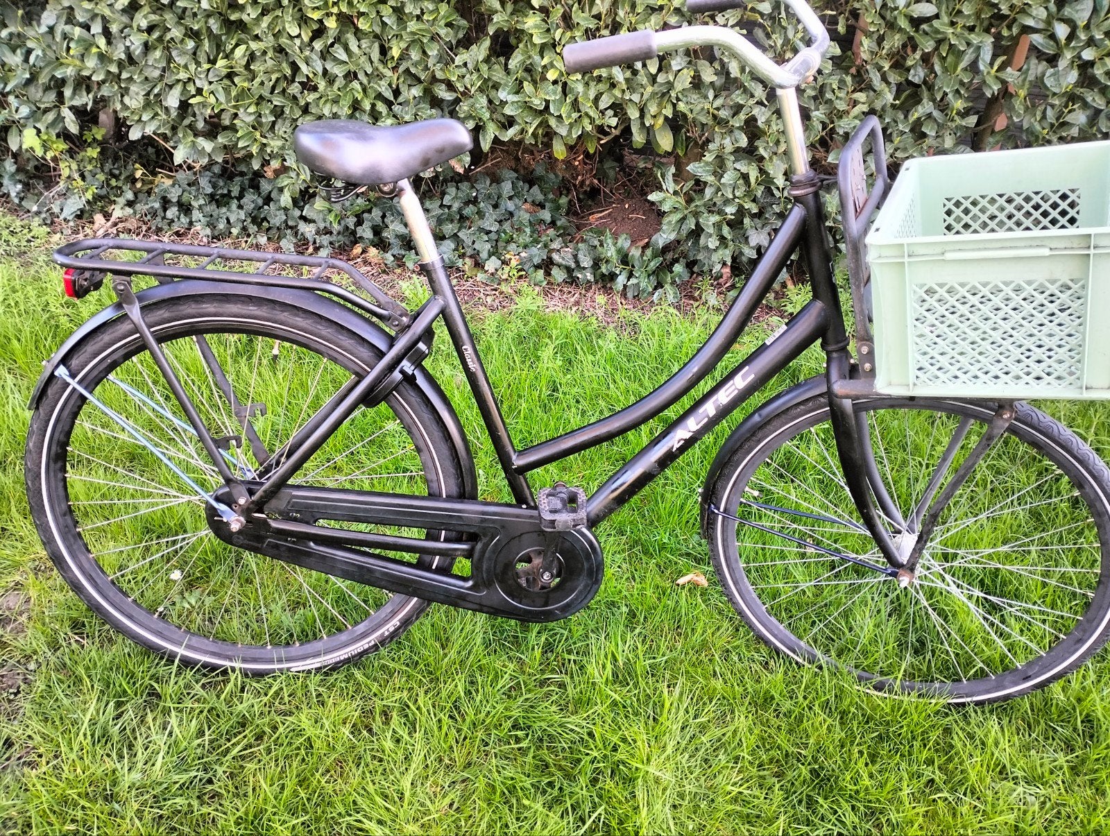 Omafiets Altec 28 inch, Ophalen of Verzenden, Zo goed als nieuw