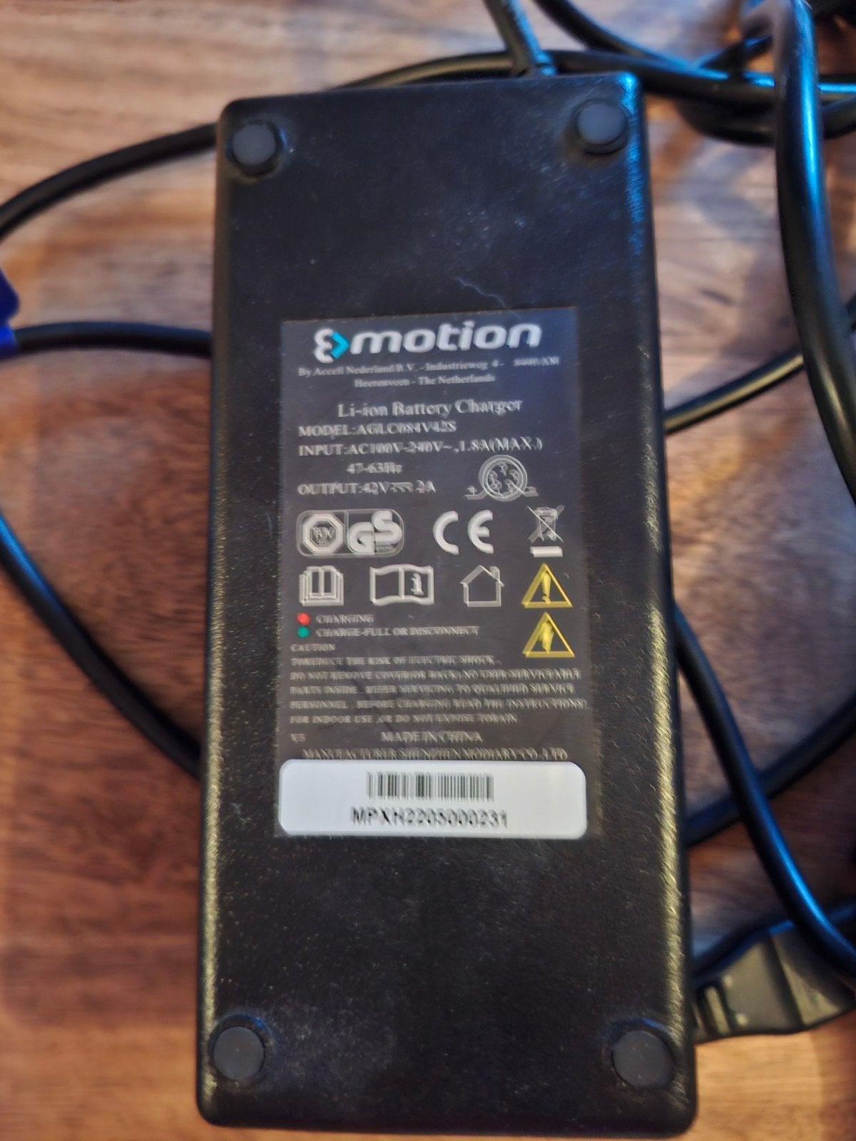 Oplader voor accu e-motion 42V-2a, Ophalen of Verzenden