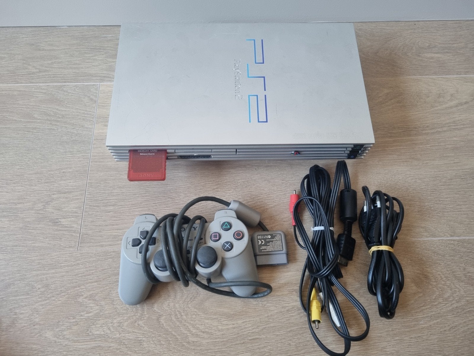 PlayStation 2 (PS2) Satin Silver Editie met accessoires, Ophalen of Verzenden, Gebruikt