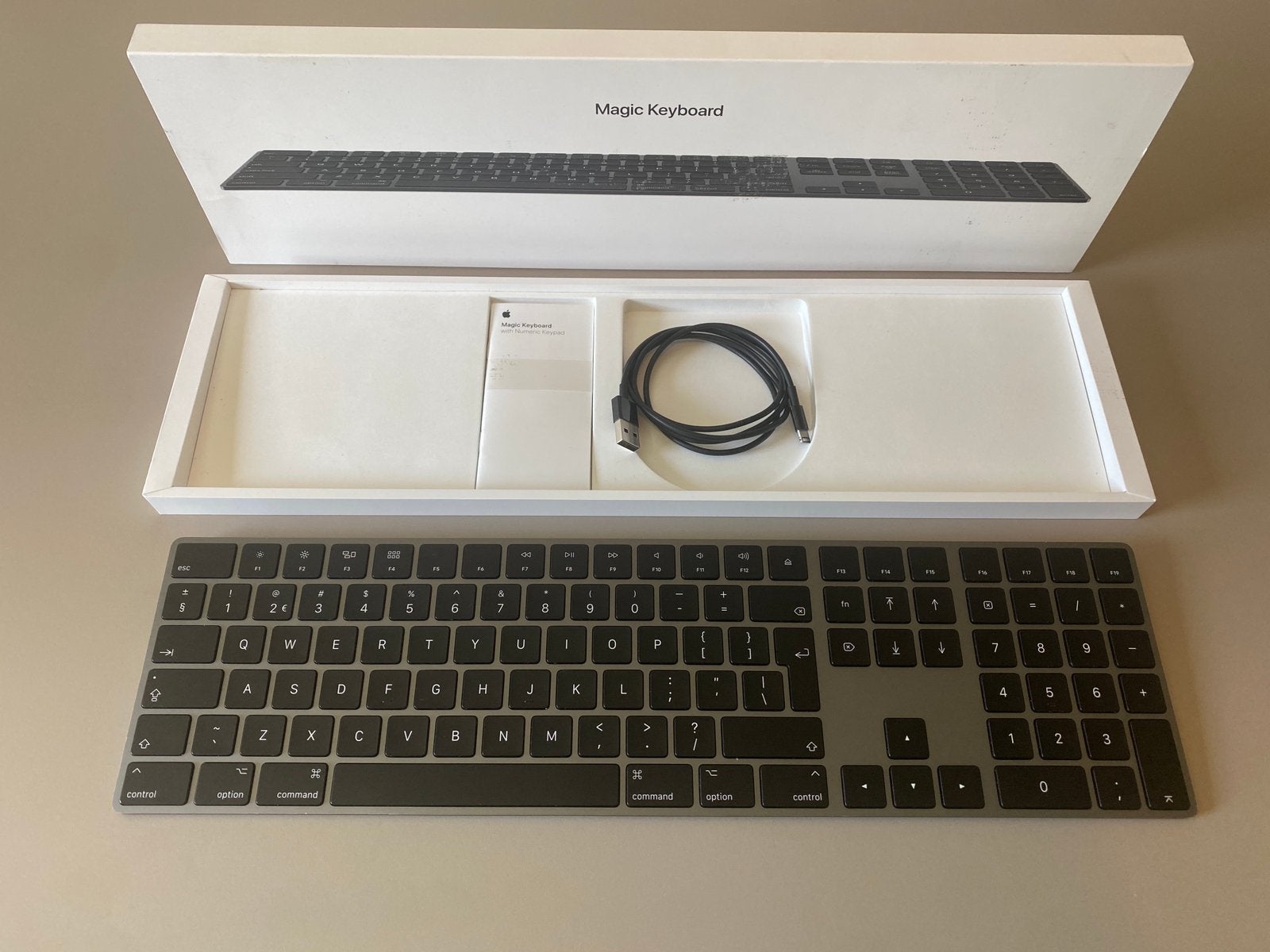 Apple Magic Keyboard nummeriek – Spacegray (model A1843), Computers en Software, Numeriek gedeelte, Ophalen of Verzenden, Zo goed als nieuw