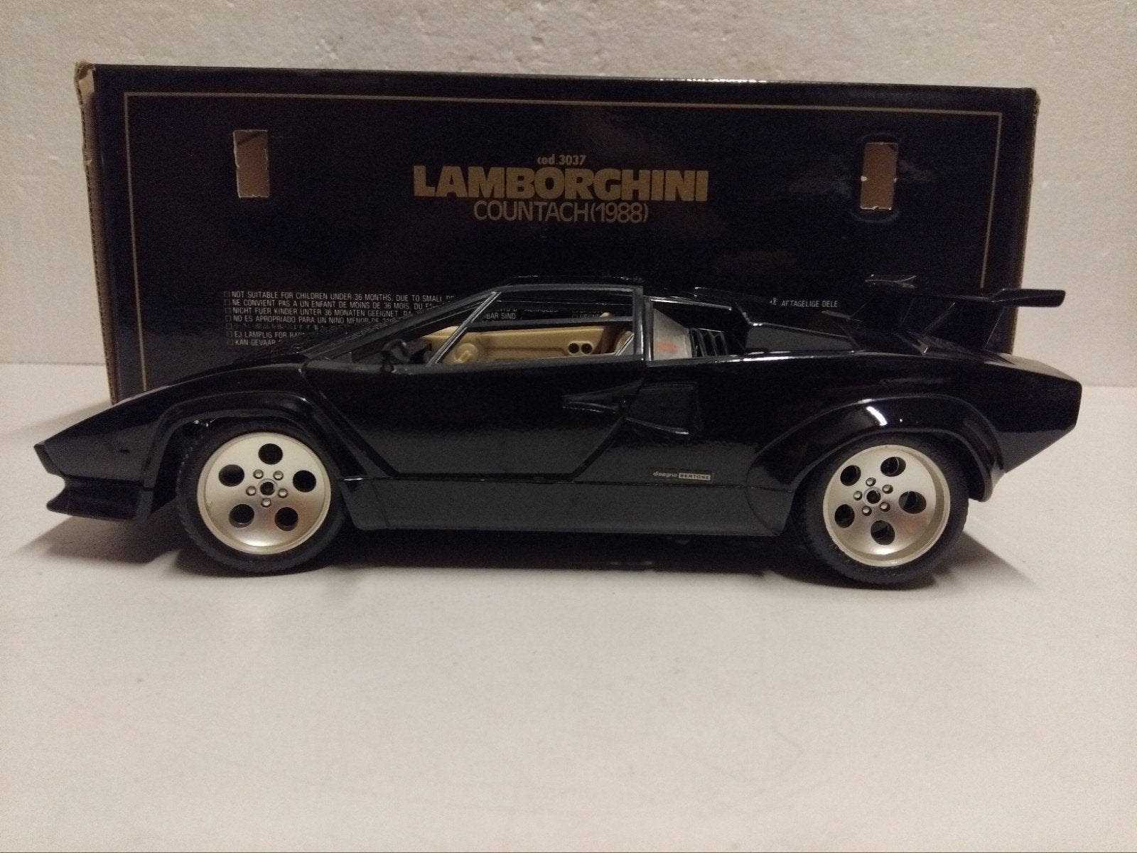 Lamborghini Countach 5000 black Bburago metal 1:18 KRD, Ophalen of Verzenden, Zo goed als nieuw, Auto, Overige merken