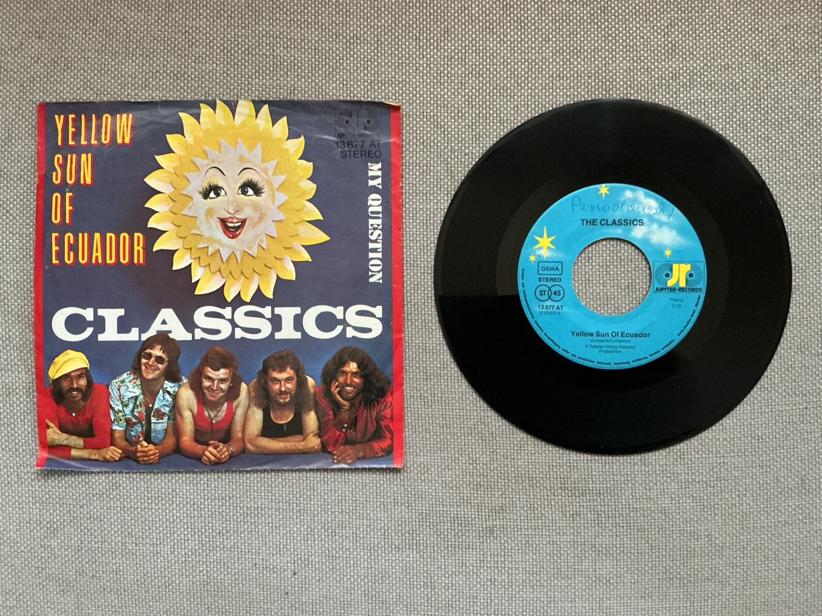 The Classics single vinyl. Yellow sun of Equador., Ophalen of Verzenden, Gebruikt, Overige formaten