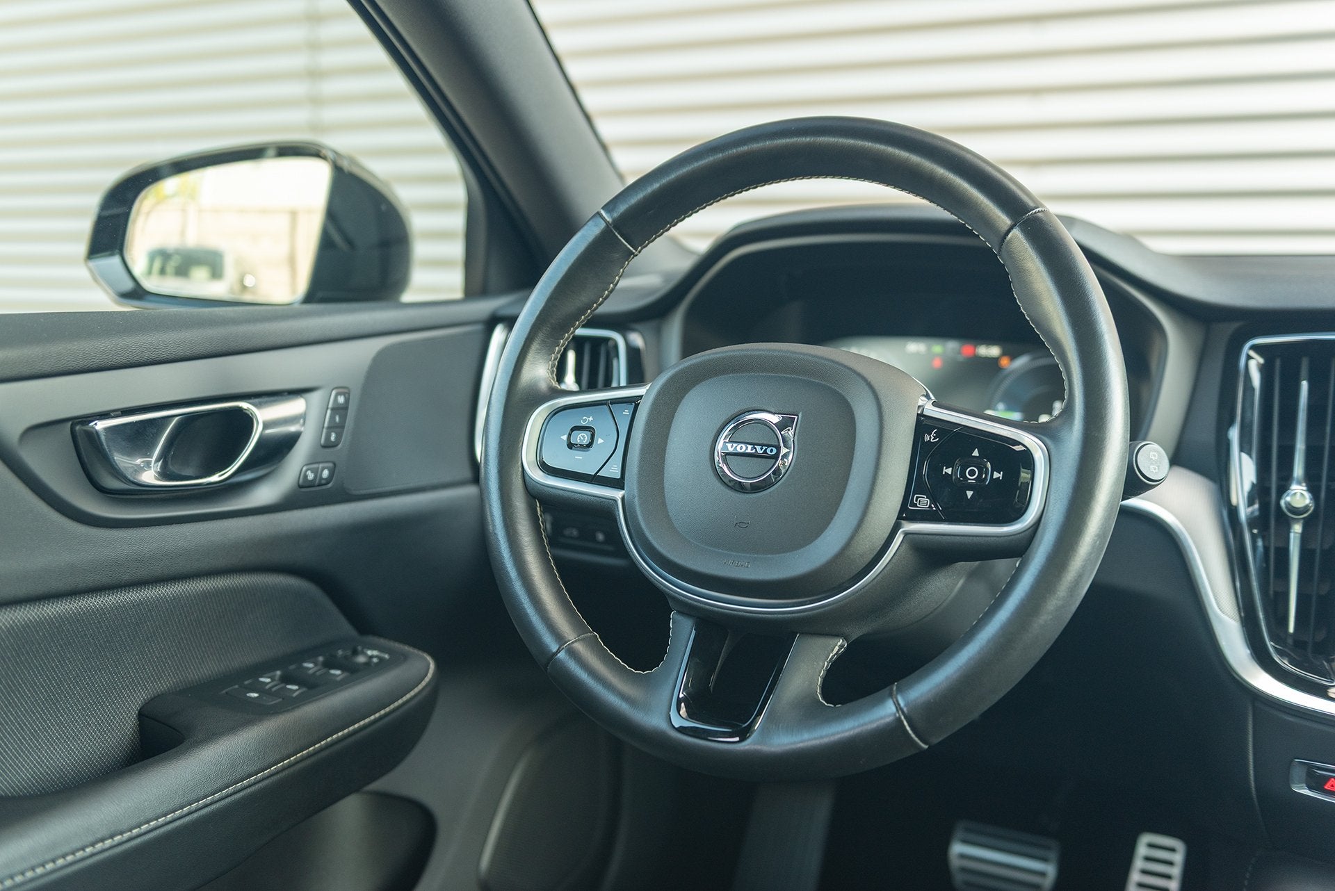 Volvo V60 T6 Aut. Plug-in Hybrid R-Design Leder Panoramadak, Automaat, Gebruikt, Zwart, 4 cilinders