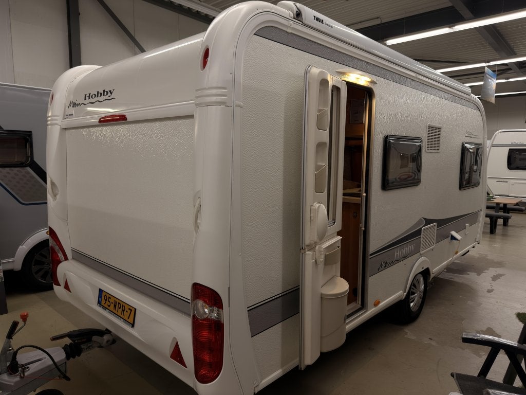 Hobby De Luxe 490 KMF Mover+1500KG+luifel, Hobby, Bedrijf, Treinzit, Dwarsbed