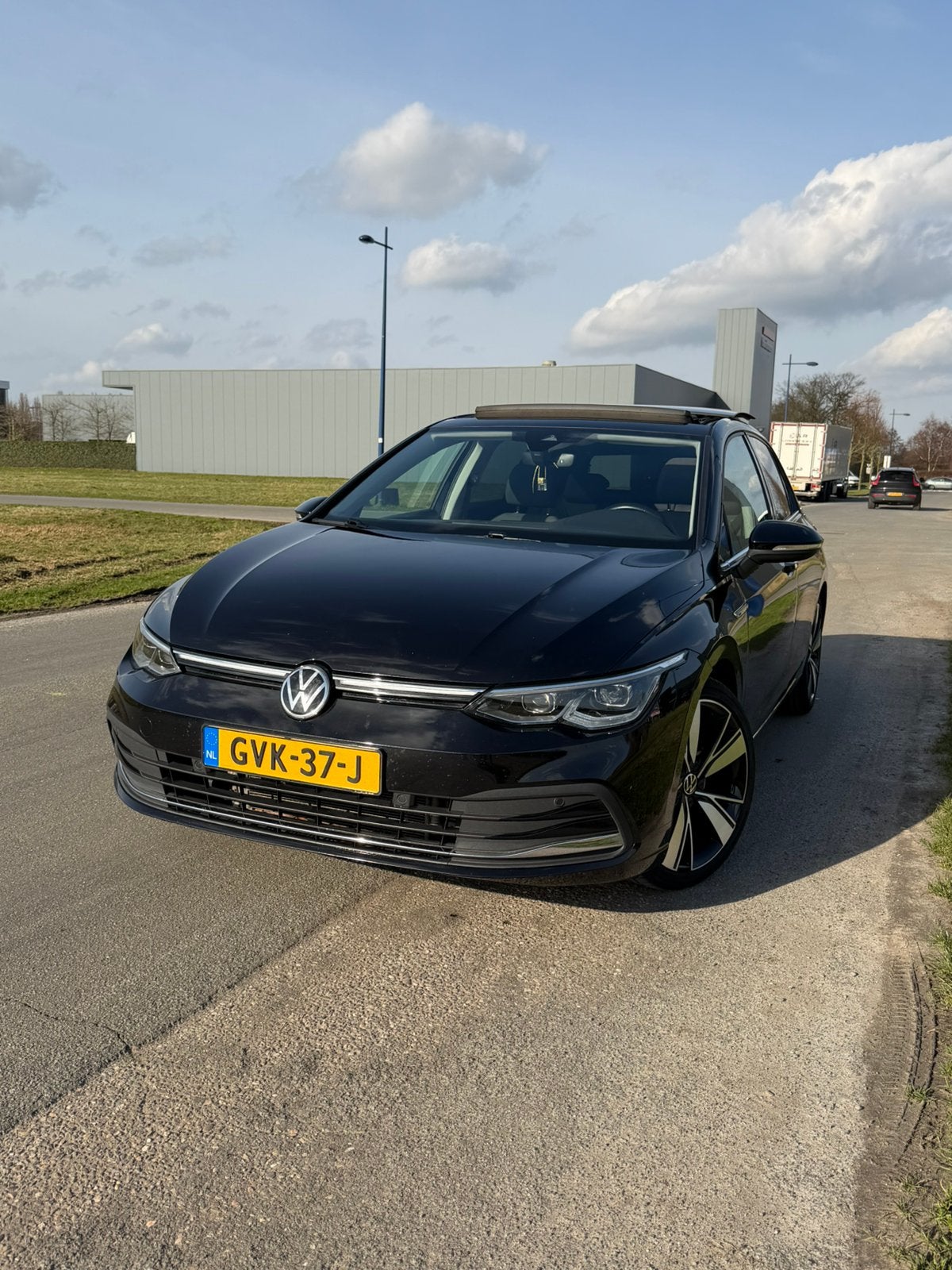 Golf 8 1.5 eTSI DSG 150PK Pano Massage IQ Light + Winterband, Auto's, Volkswagen, Zwart, 4 cilinders, 690 kg, Dealer onderhouden