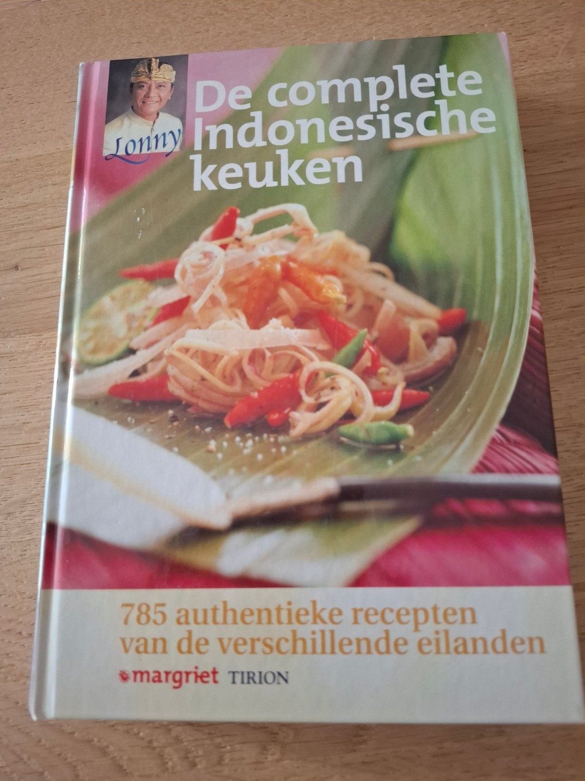 De complete Indonesische keuken - Lonny Gerungan, Boeken, Azië en Oosters, Ophalen of Verzenden, Zo goed als nieuw, Hoofdgerechten
