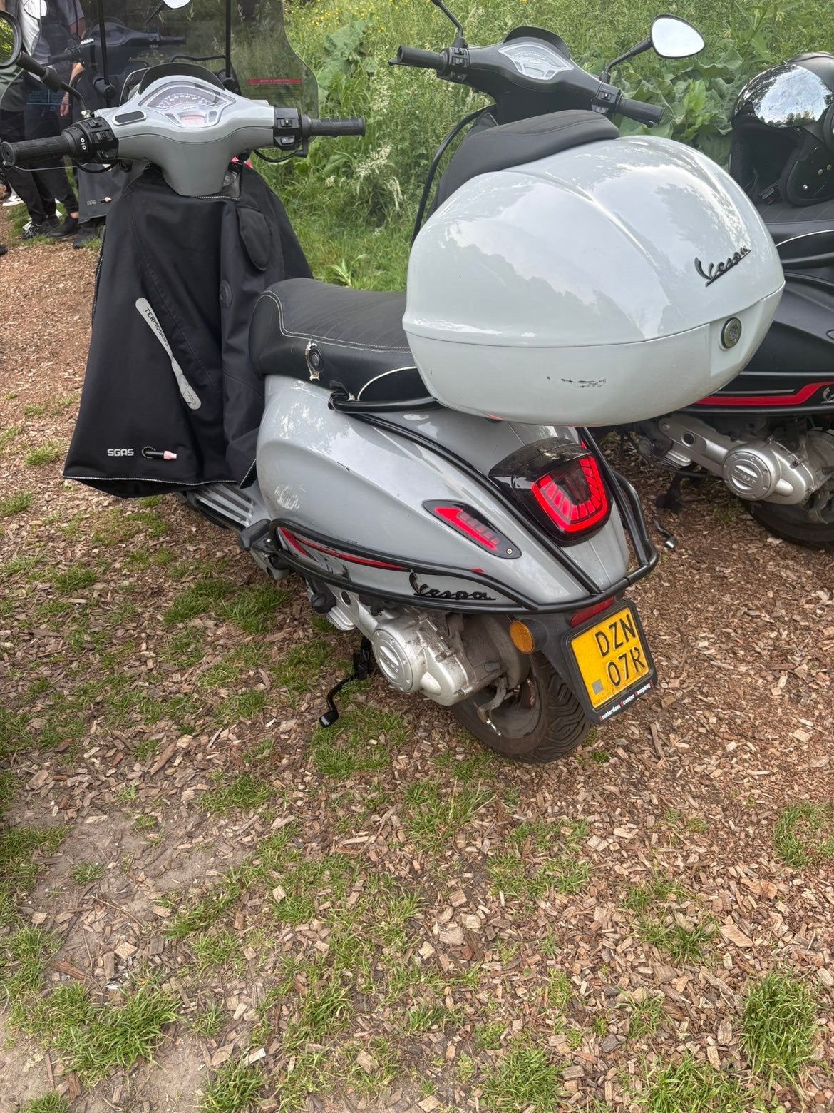 vespa sprint, Fietsen en Brommers, Scooters | Vespa, Ophalen of Verzenden, Zo goed als nieuw, Benzine
