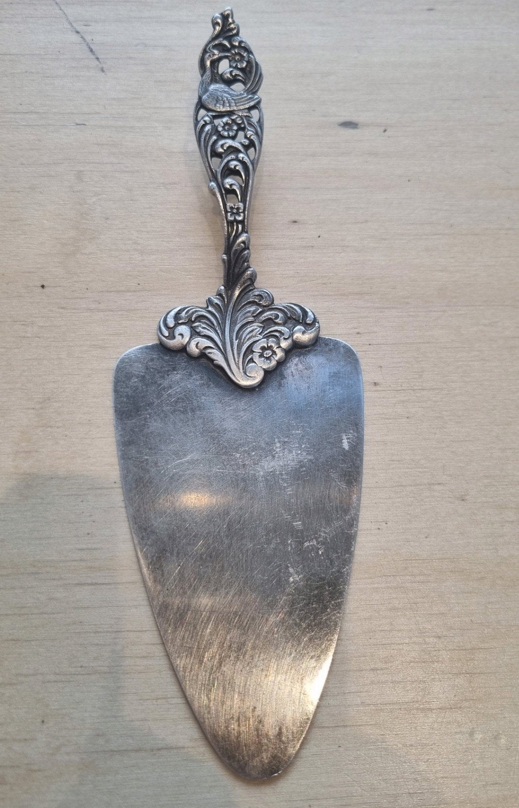 Gero verzilverde taartschep – model 647

Prachtige verzilver, Antiek en Kunst, Ophalen