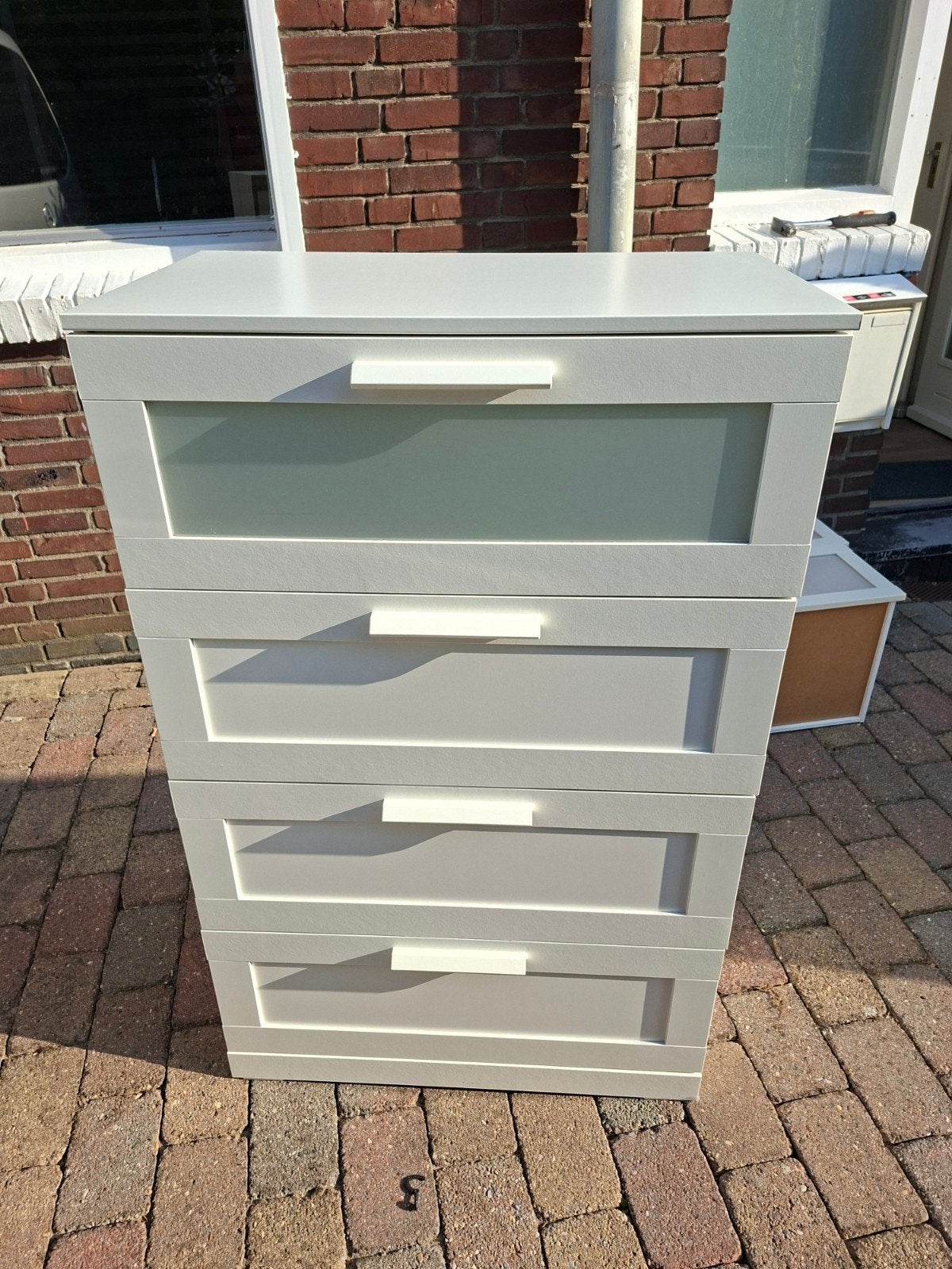 Witte ladekast met 4 laden en glazen bovenlade, Ophalen, Minder dan 50 cm, Gebruikt, 100 tot 150 cm