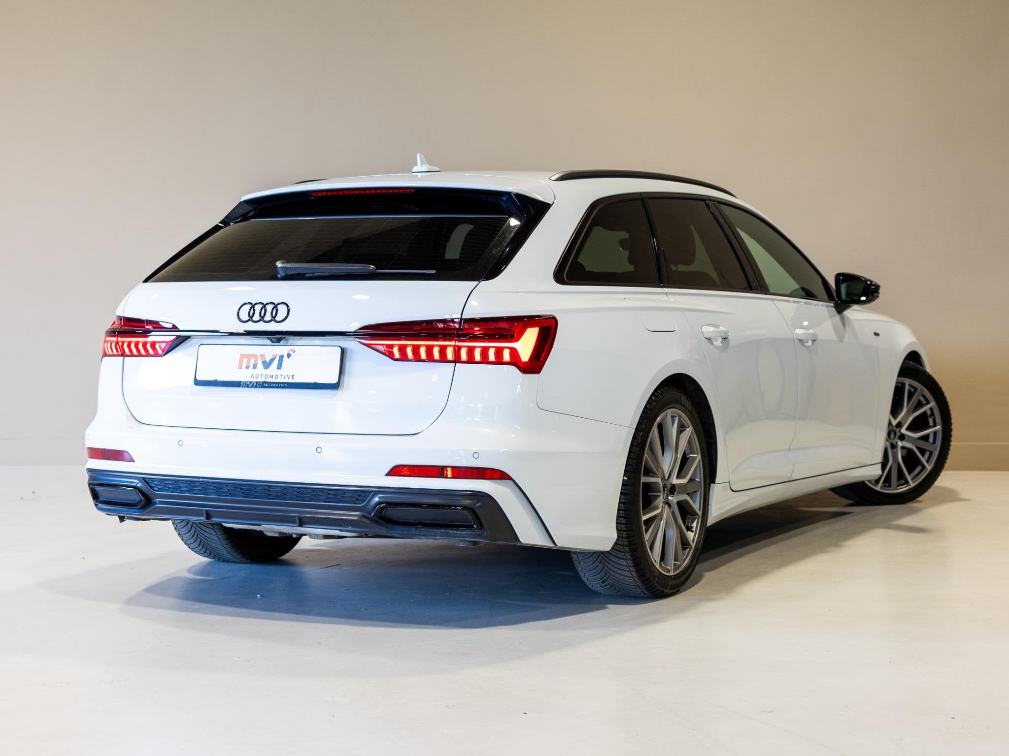 Audi A6 Avant 55 TFSI e quattro Competition SoH 90% 367pk /, Auto's, Automaat, Gebruikt, 4 cilinders, Parkeersensor