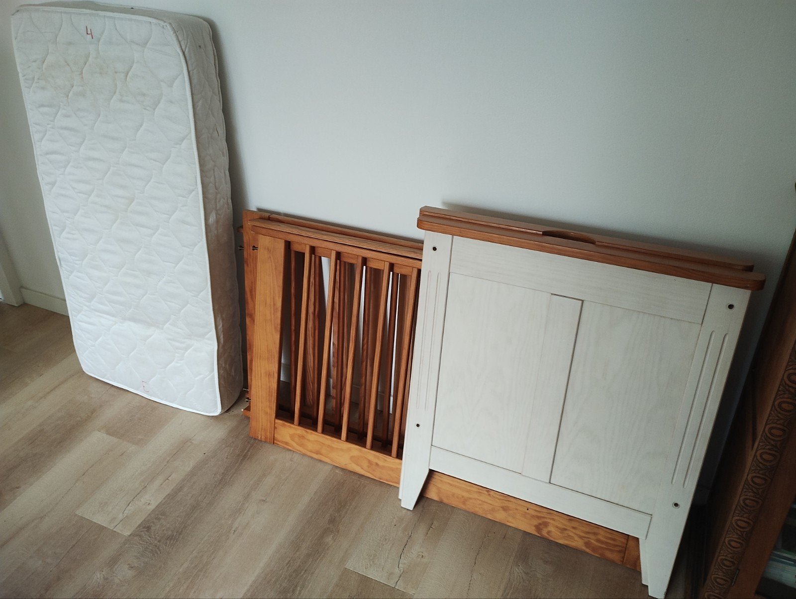 Degelijk en stevig kinderbed 60x120cm (gratis), Ophalen