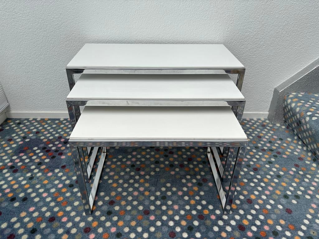 Set van 3 vintage bijzettafels - wit met chroom, Ophalen, Minder dan 45 cm, Gebruikt, Metaal of Aluminium