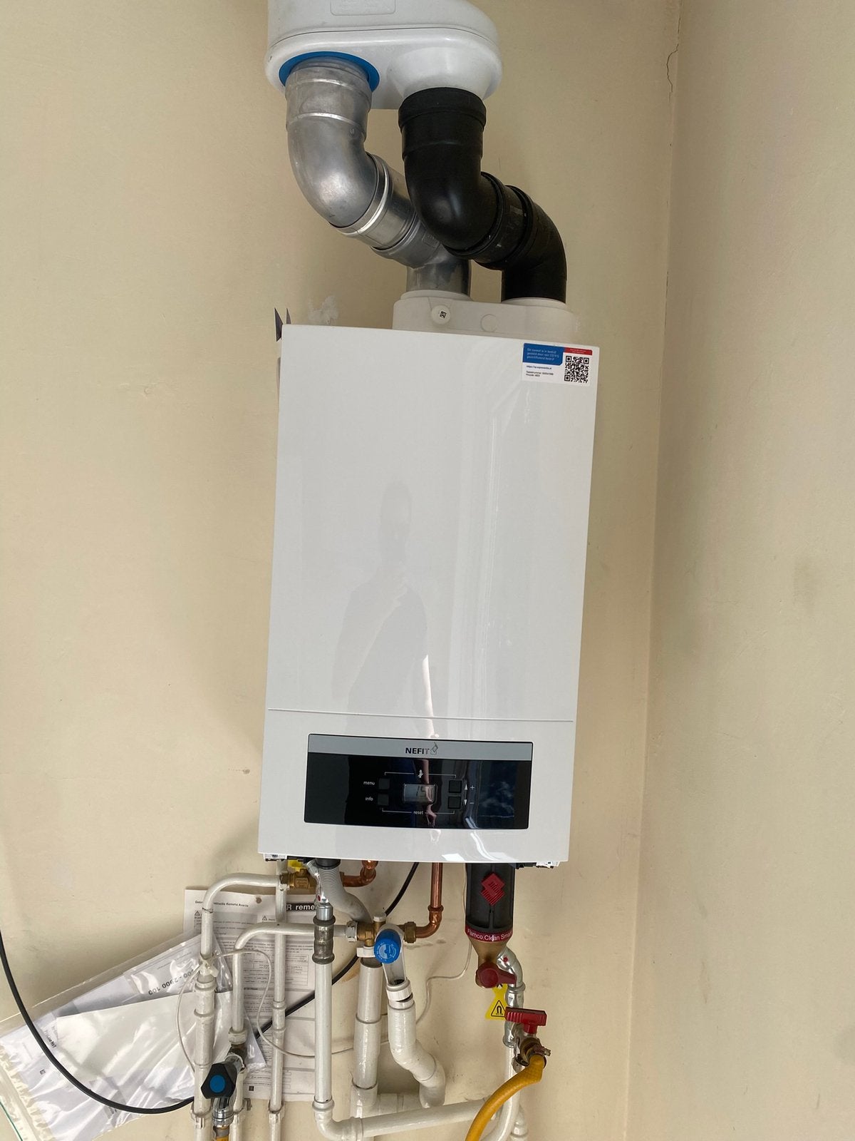 Bijna nieuwe Nefit CV-ketel – slechts 2 maanden oud, Minder dan 20 liter, Boiler, Ophalen of Verzenden, Minder dan 3 jaar oud