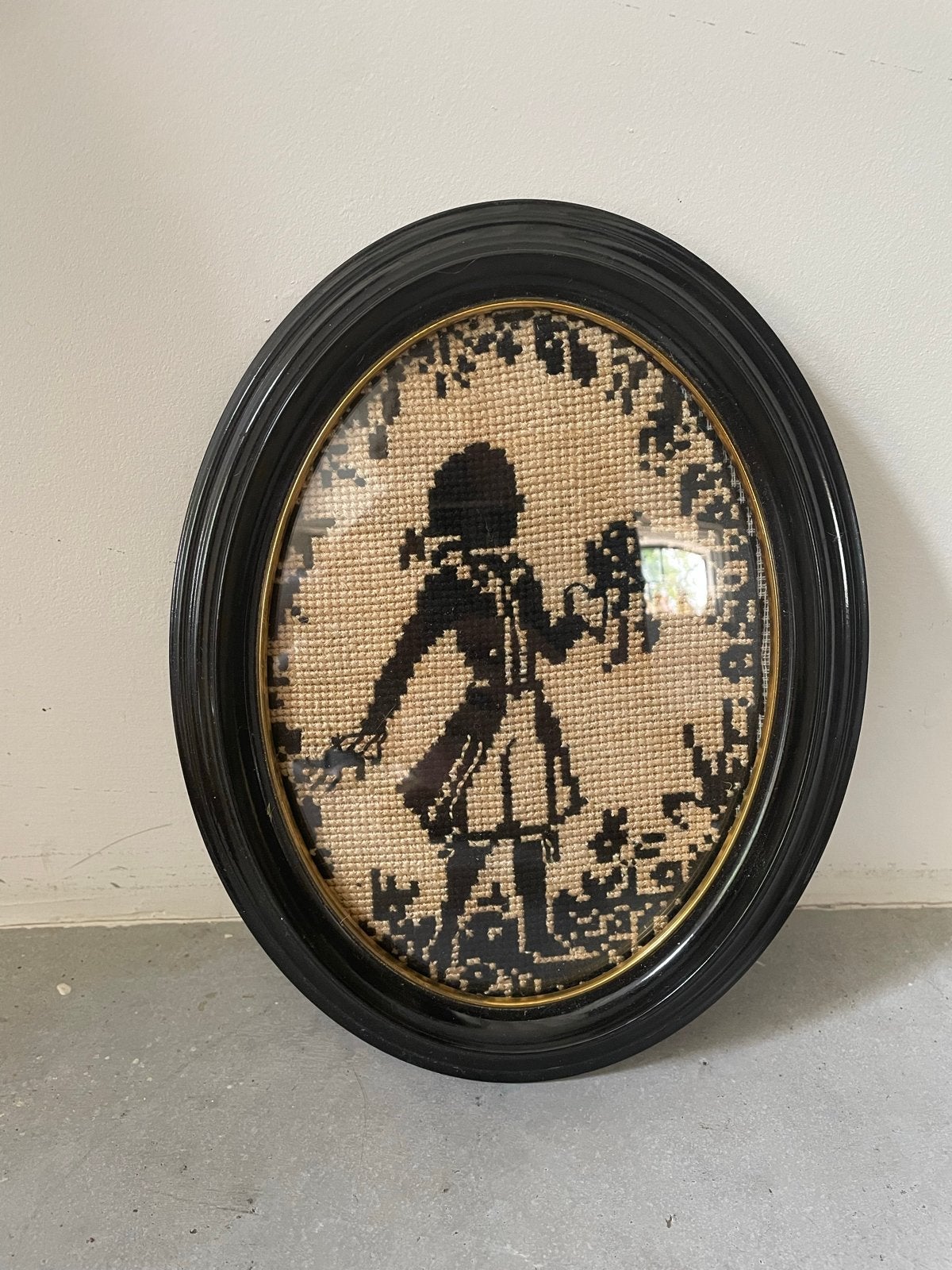 Vintage borduurwerk in ovale lijst, Ophalen of Verzenden