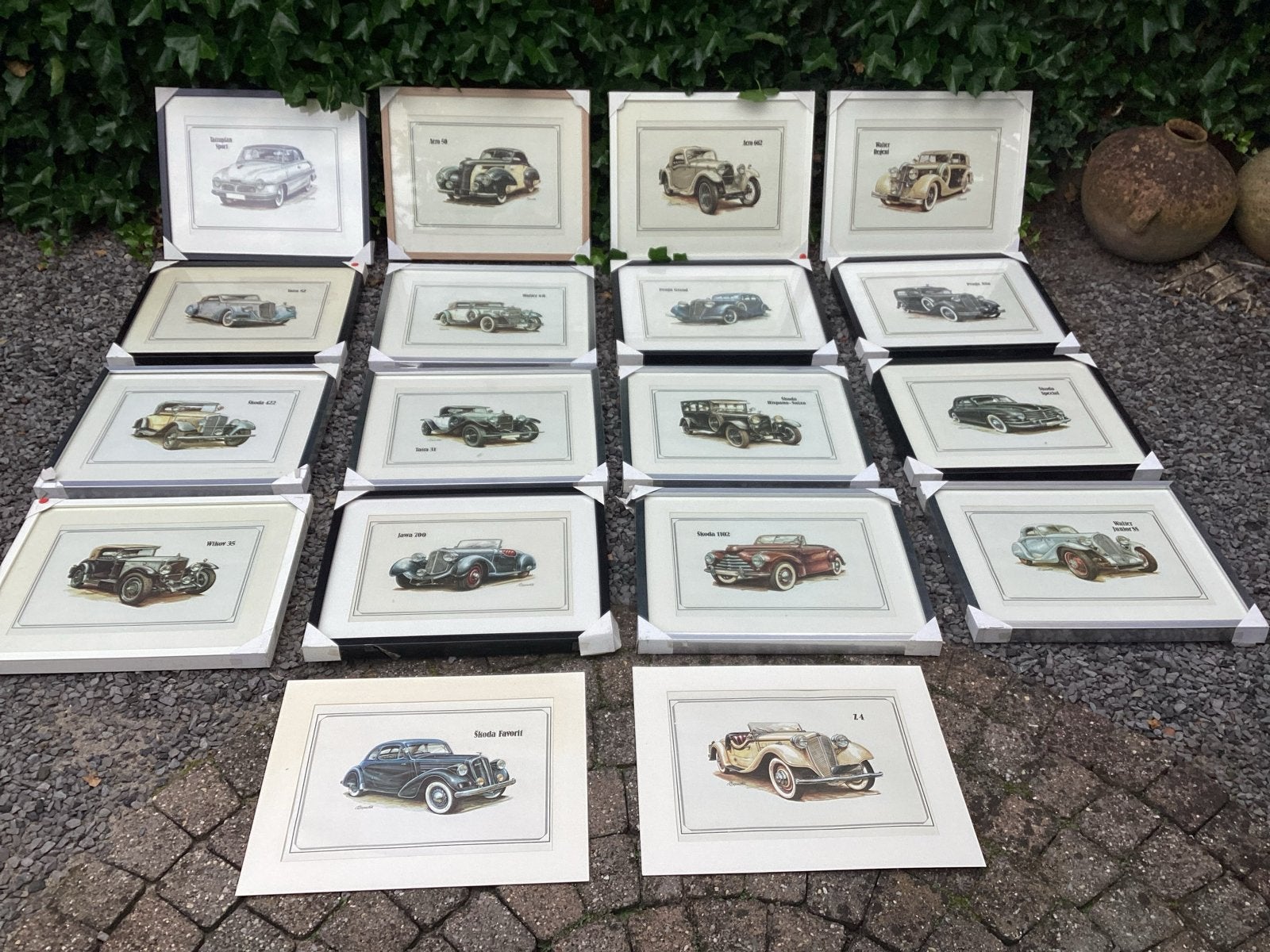 16 ingelijste en 2 zonder  oldtimer auto prints - 43x52 cm, Ophalen