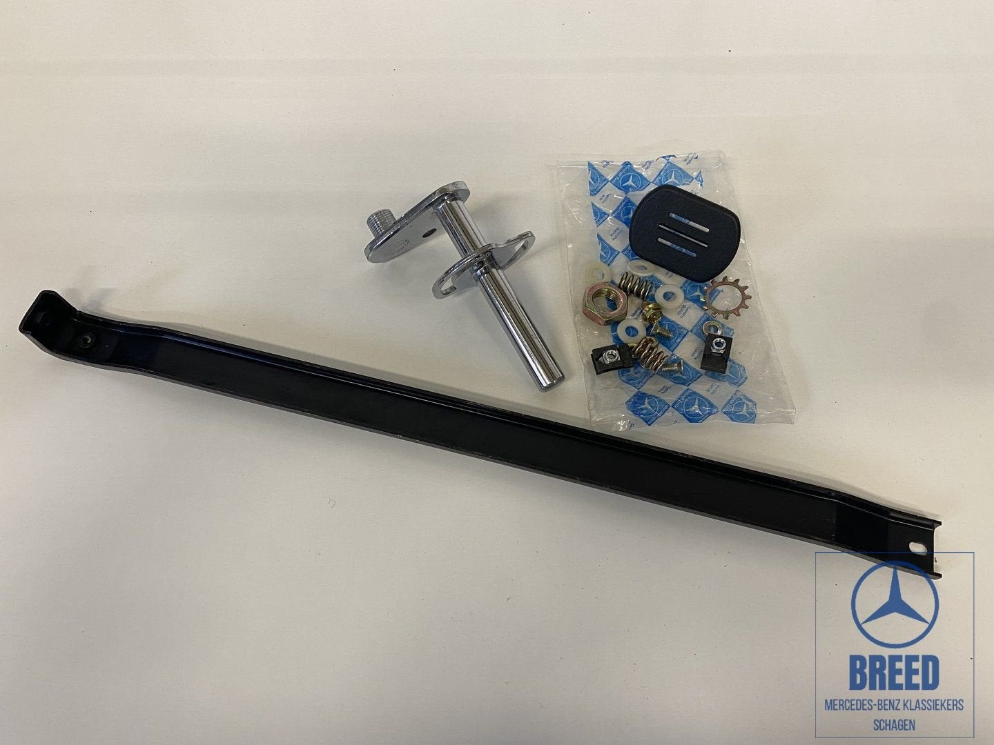 NOS montageset middenarmsteun voor Mercedes-Benz W123 1e + 2, -, Nieuw, Ophalen of Verzenden, -